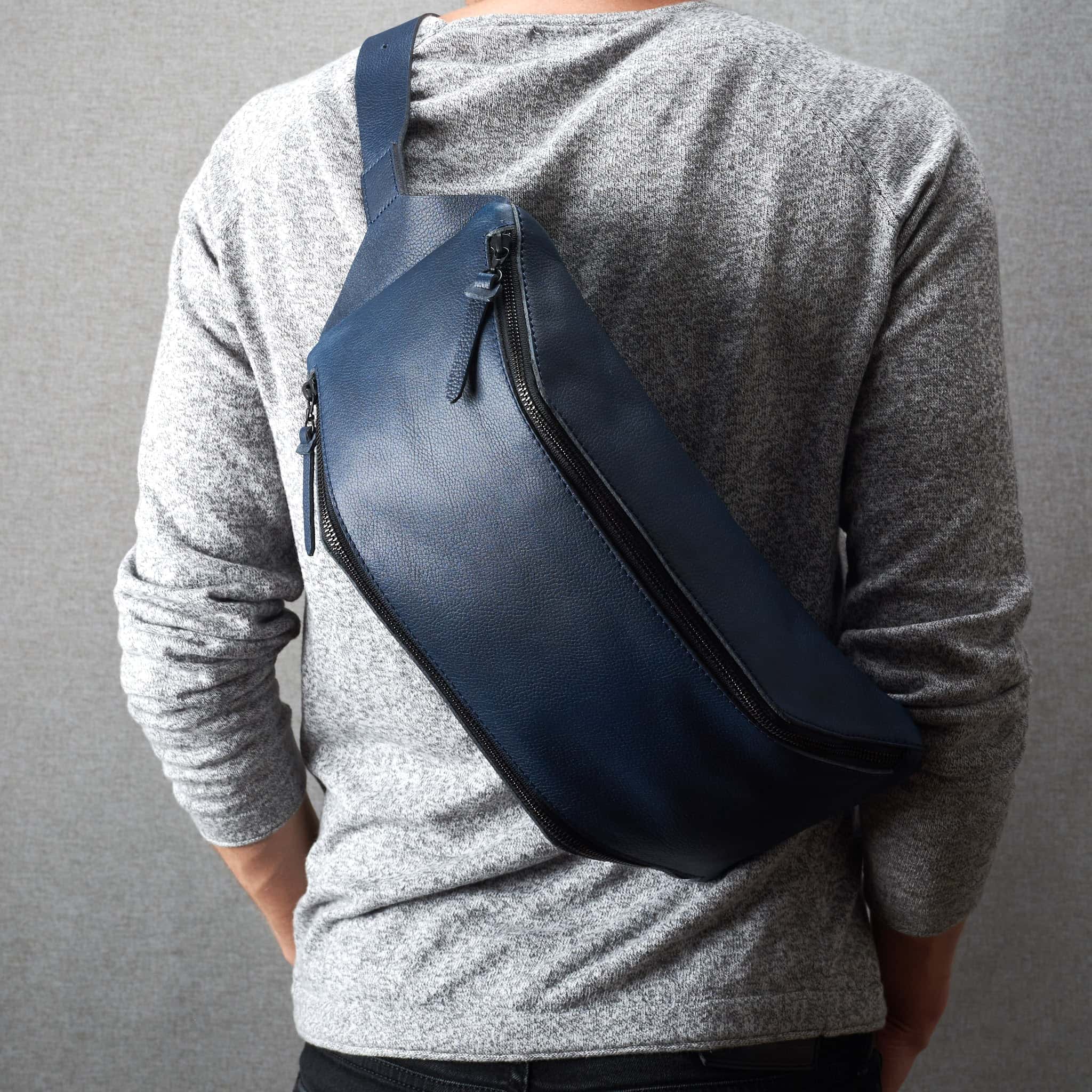 Fenek Sling Bag · Navy
