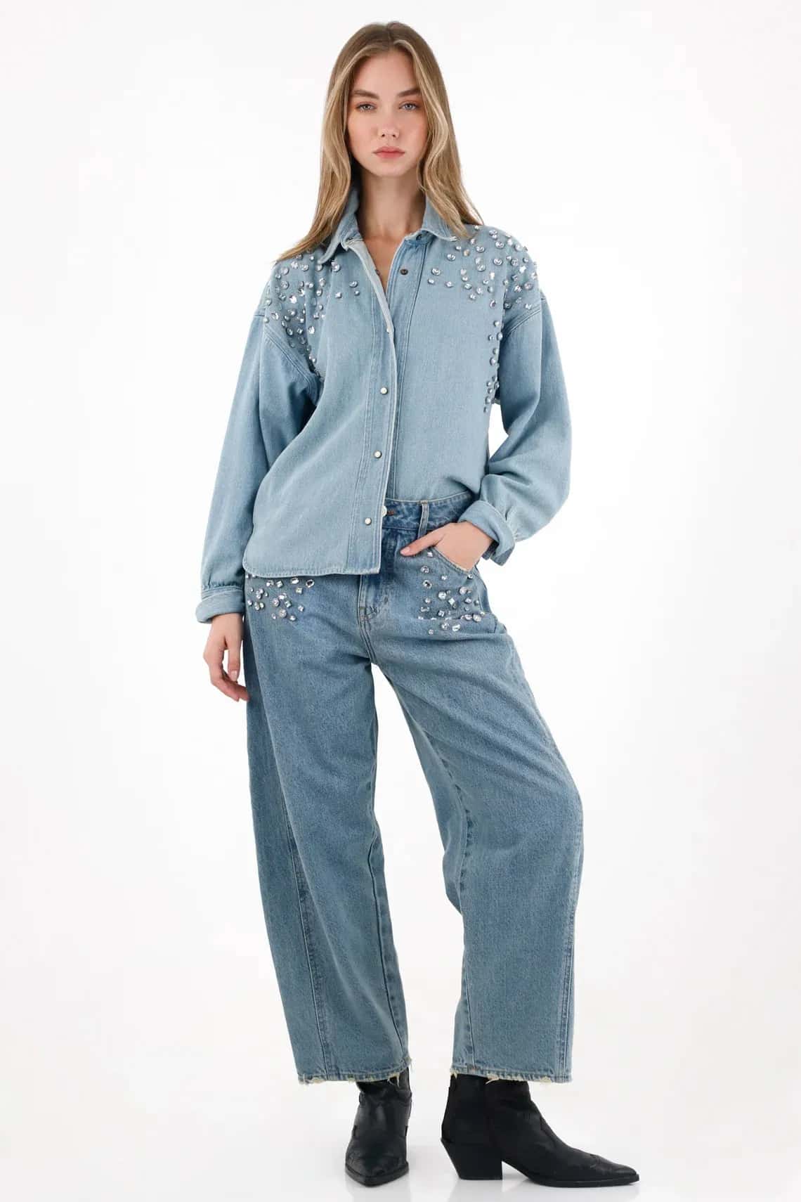 Chaqueta en denim con apliques brillantes para mujer