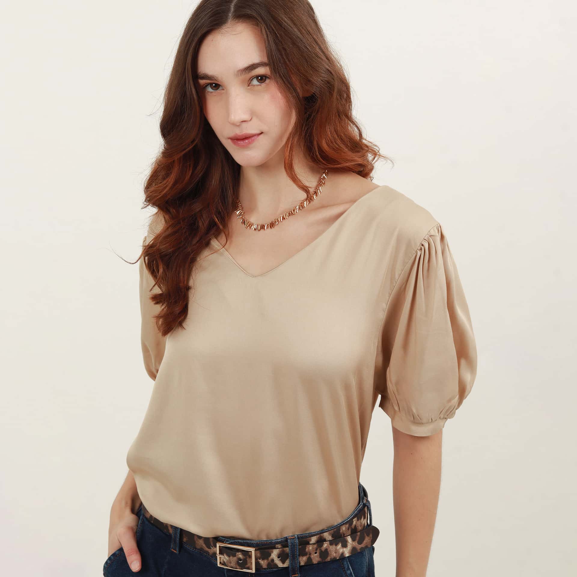 Blusa cuello en v manga corta globo