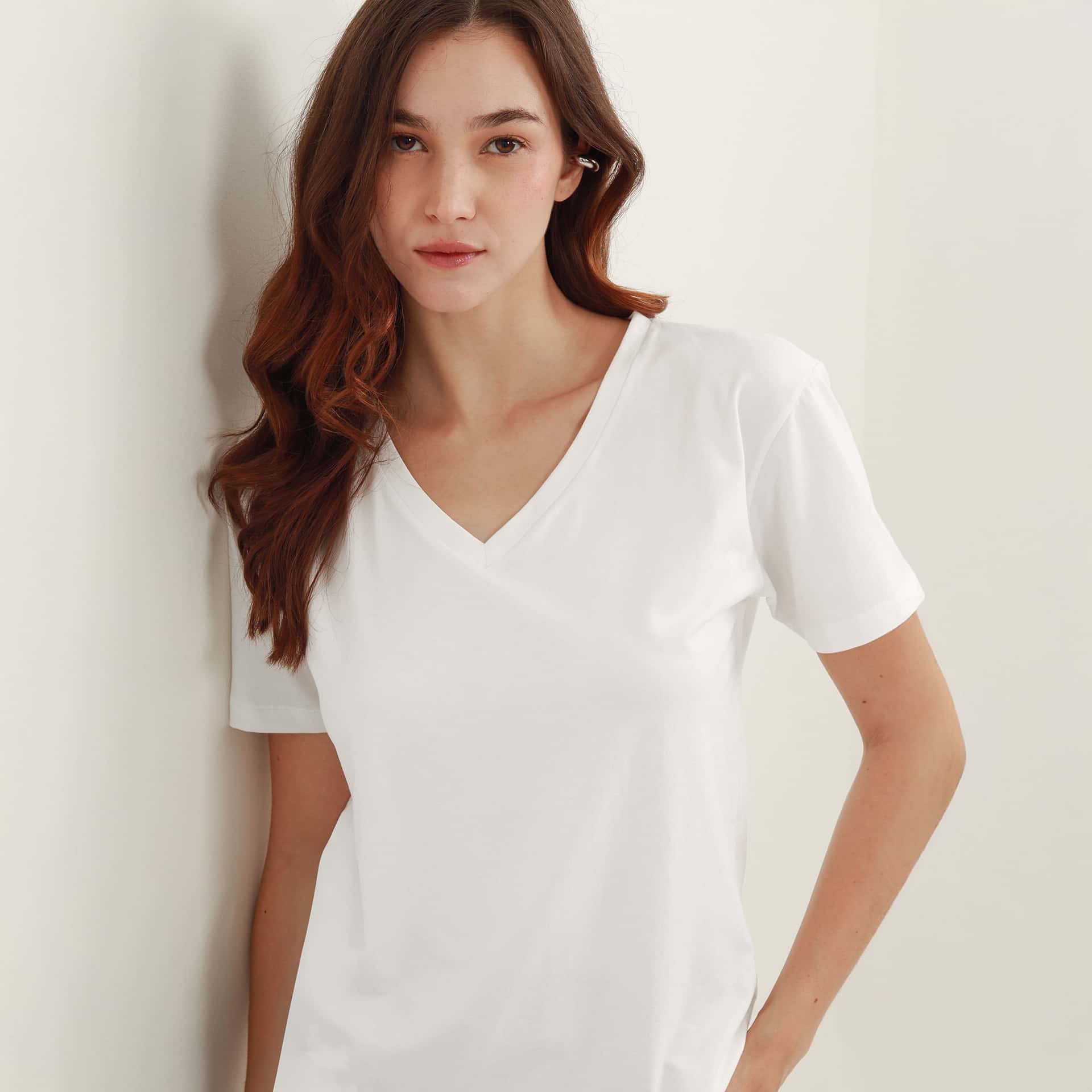 Camiseta básica cuello en V manga corta - miniatura 11