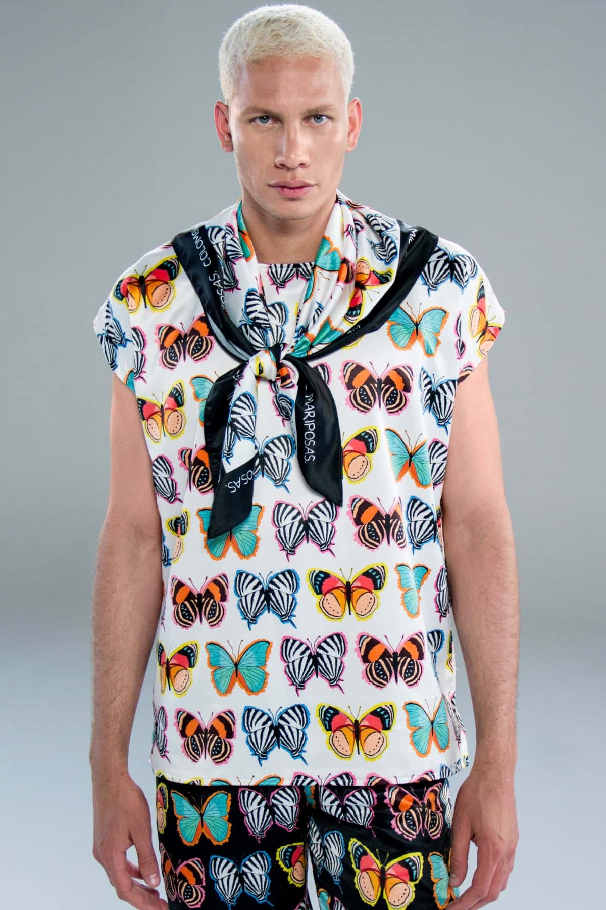 Blusa Unisex / Ilustración Tierra de Mariposas Blanca