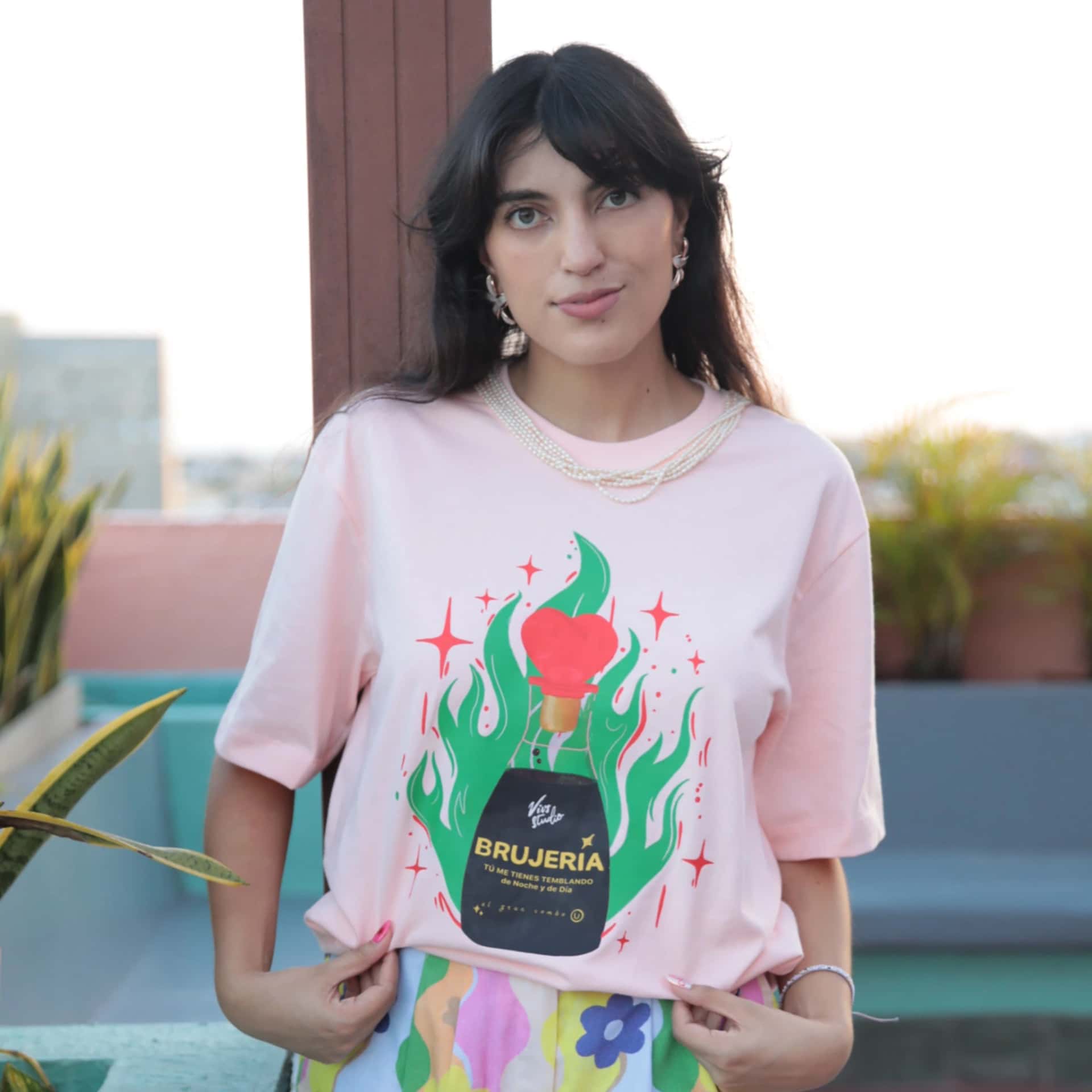 Camiseta Brujería Rosa Regular Fit - miniatura 4