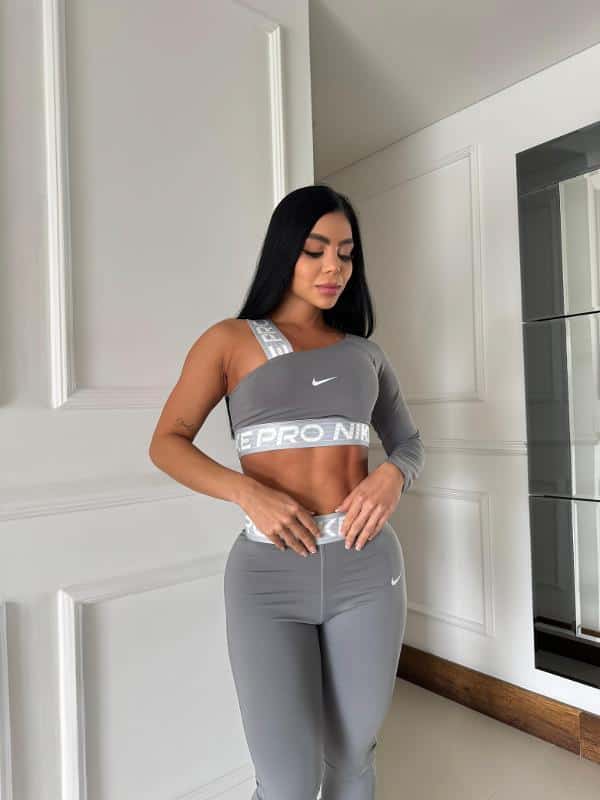SET NIKE LEGGINS PLATEADO