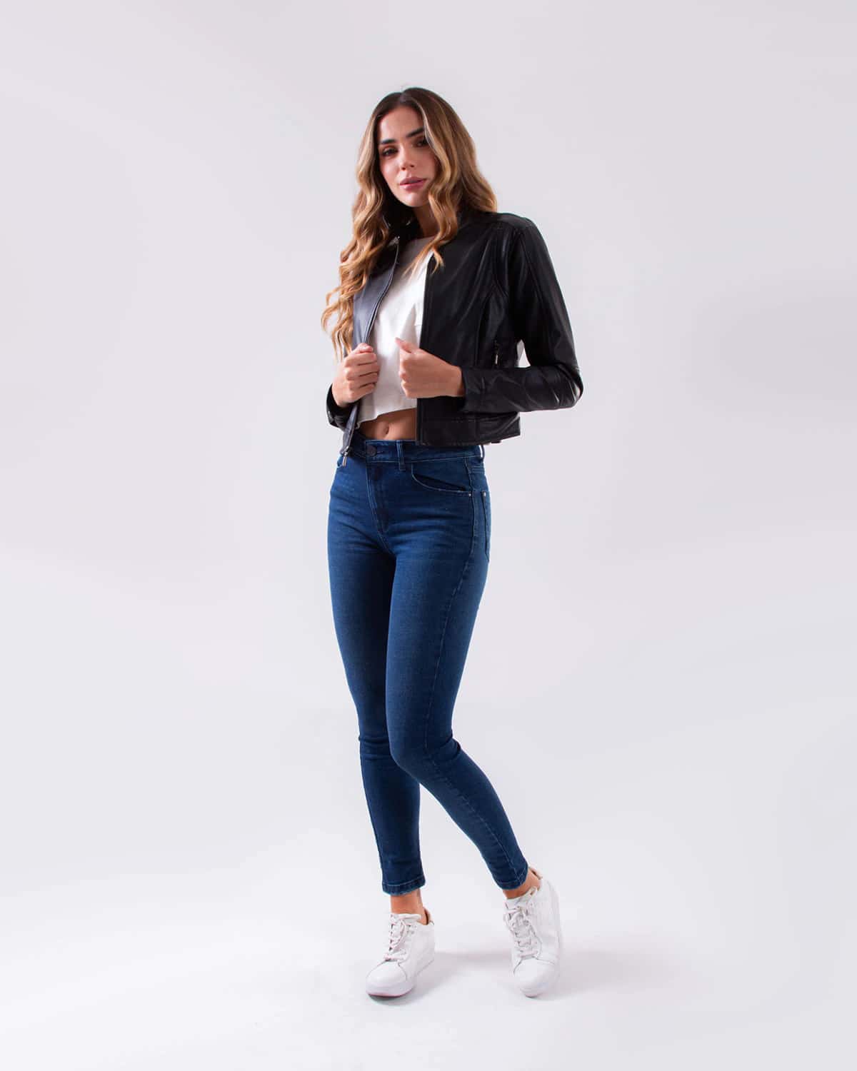 Chaqueta negra efecto cuero para mujer
