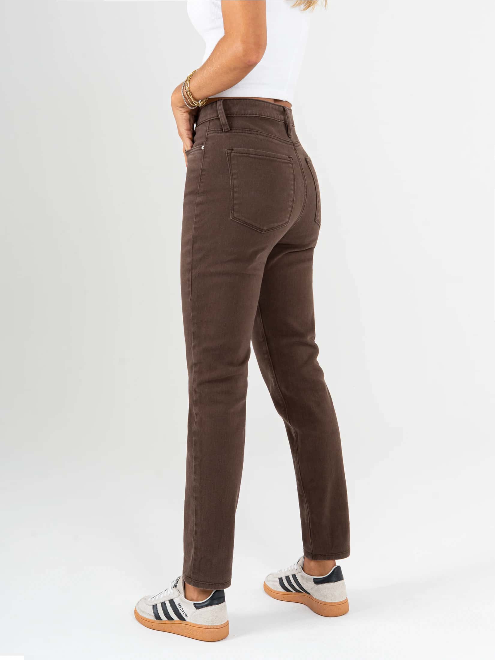 Ref: 069850 Pantalón mom fit stretch, tiro alto, tono café. - miniatura 2