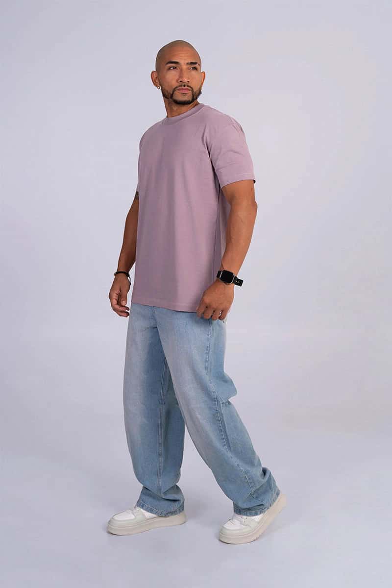Camiseta regular básica lila