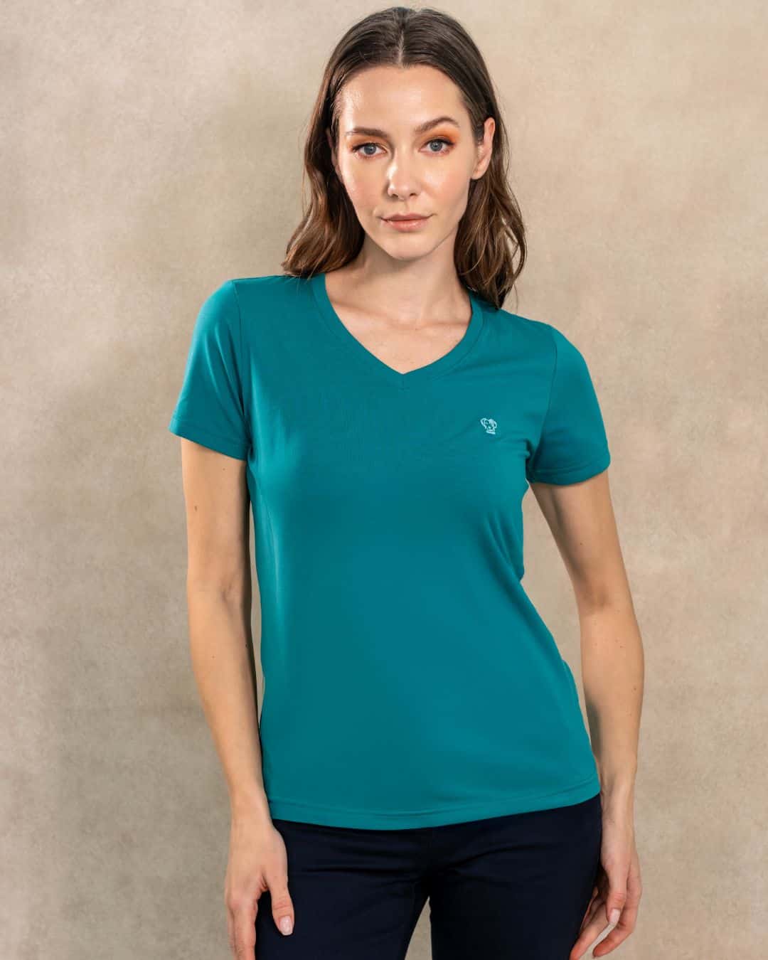 Camiseta Antimanchas Cuello V Verde Jade - Talla Regular