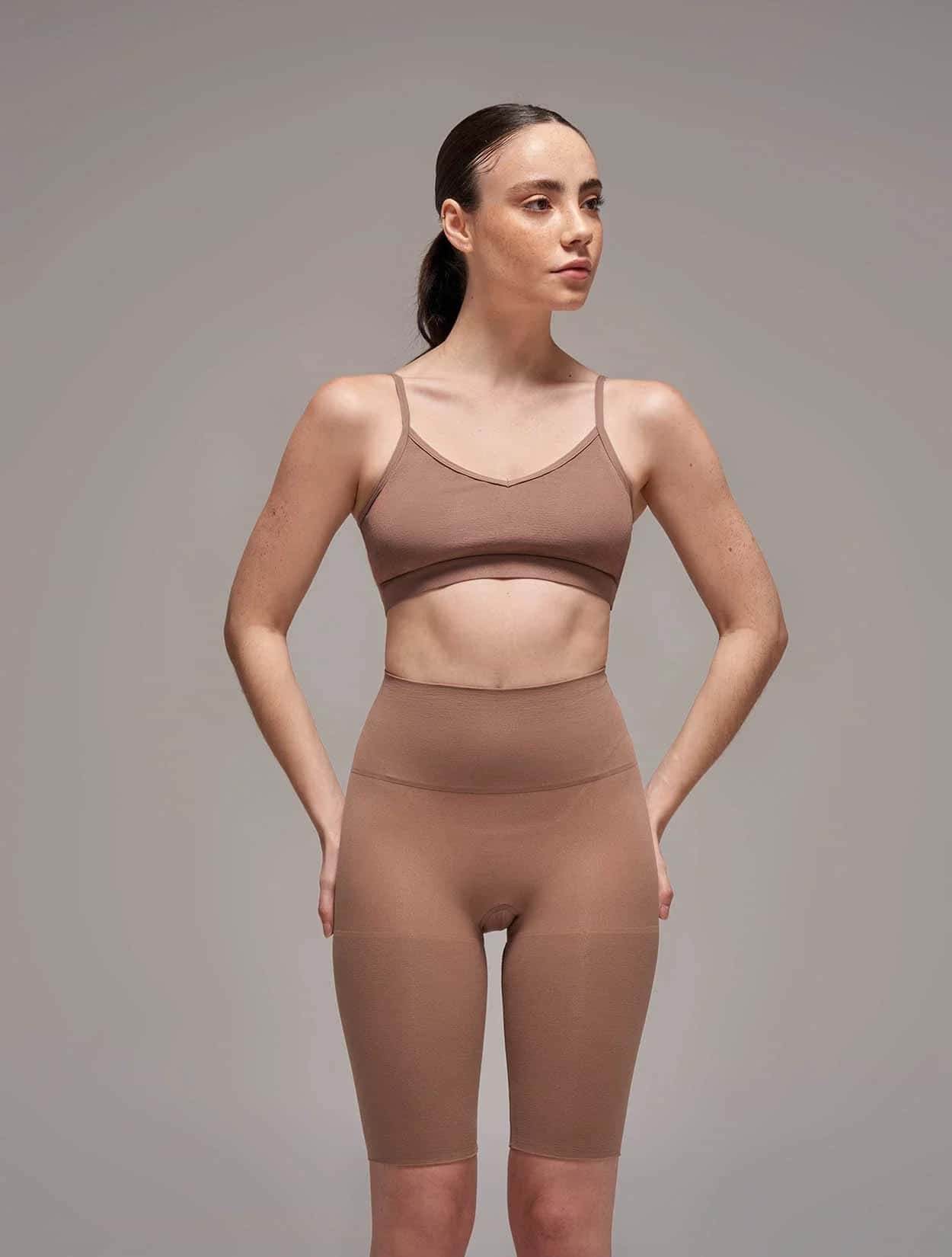 SHORT MOLDEADOR INVISIBLE CON CONTROL ABDOMEN Y PIERNAS - miniatura 5