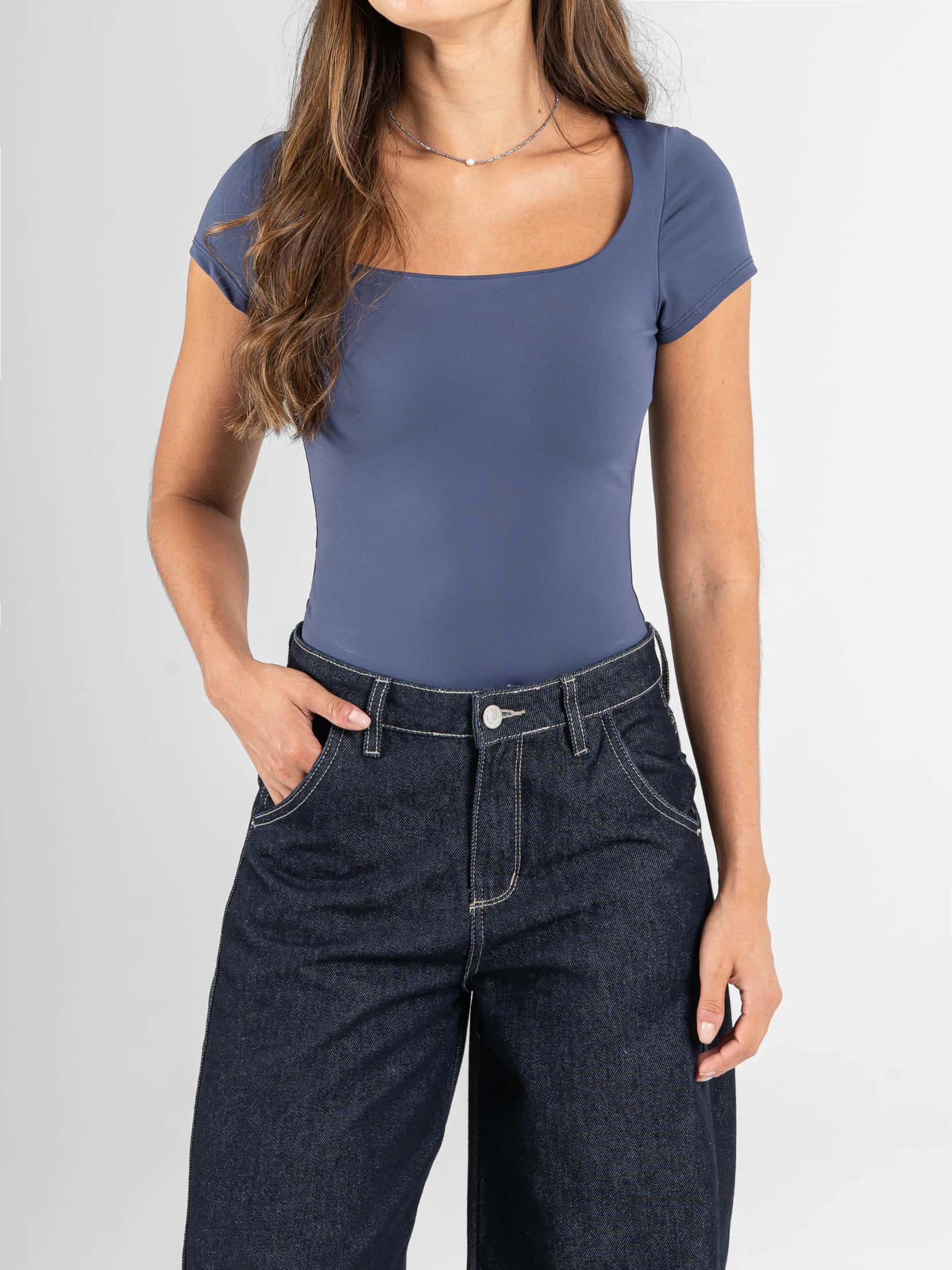 Ref: 0610700 Body manga corta, escote redondo, stretch, tono azul oscuro