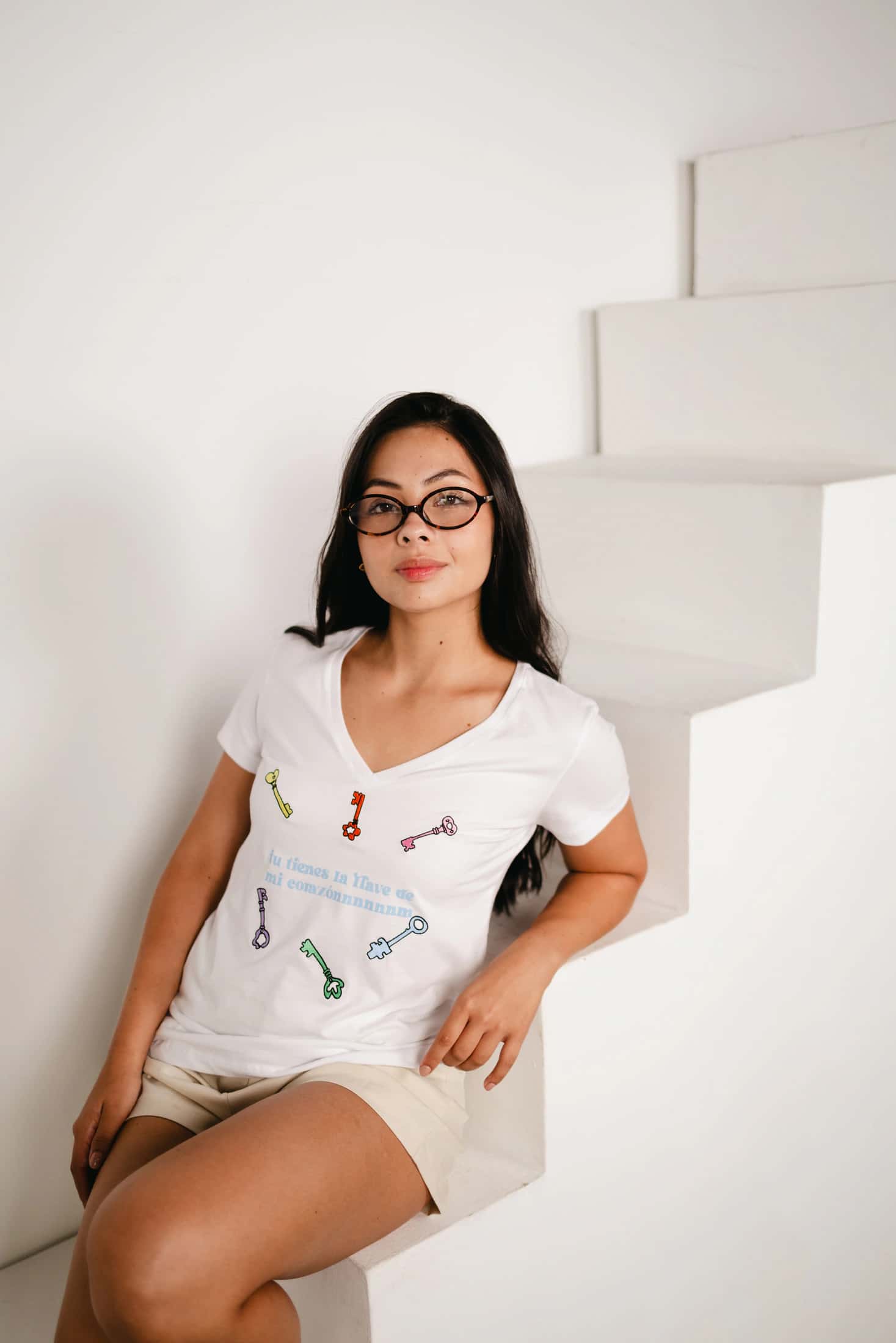 Tu Tienes La Llave De Mi Corazón V-Neck Tee - miniatura 1