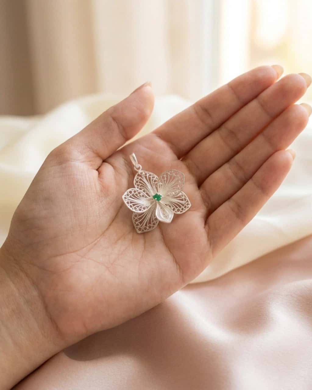 Dije Flor de la Esperanza en Plata ley 950 Filigrana