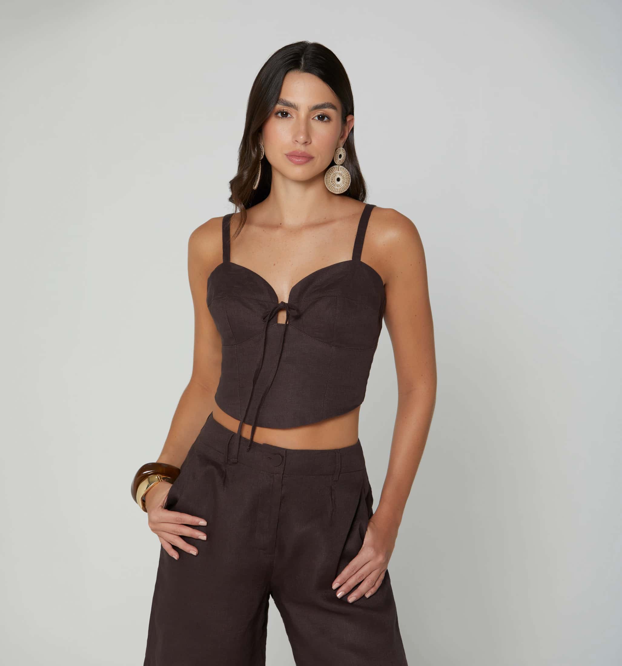 Blusa con tiras cruzadas en espalda