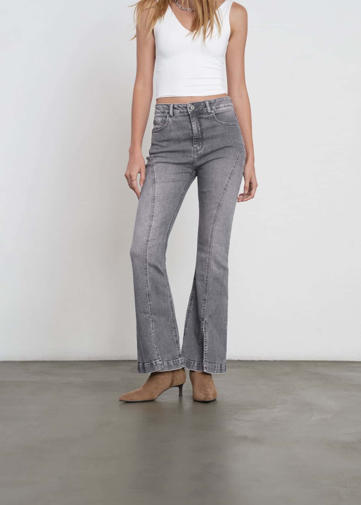 Jean Flare con cortes