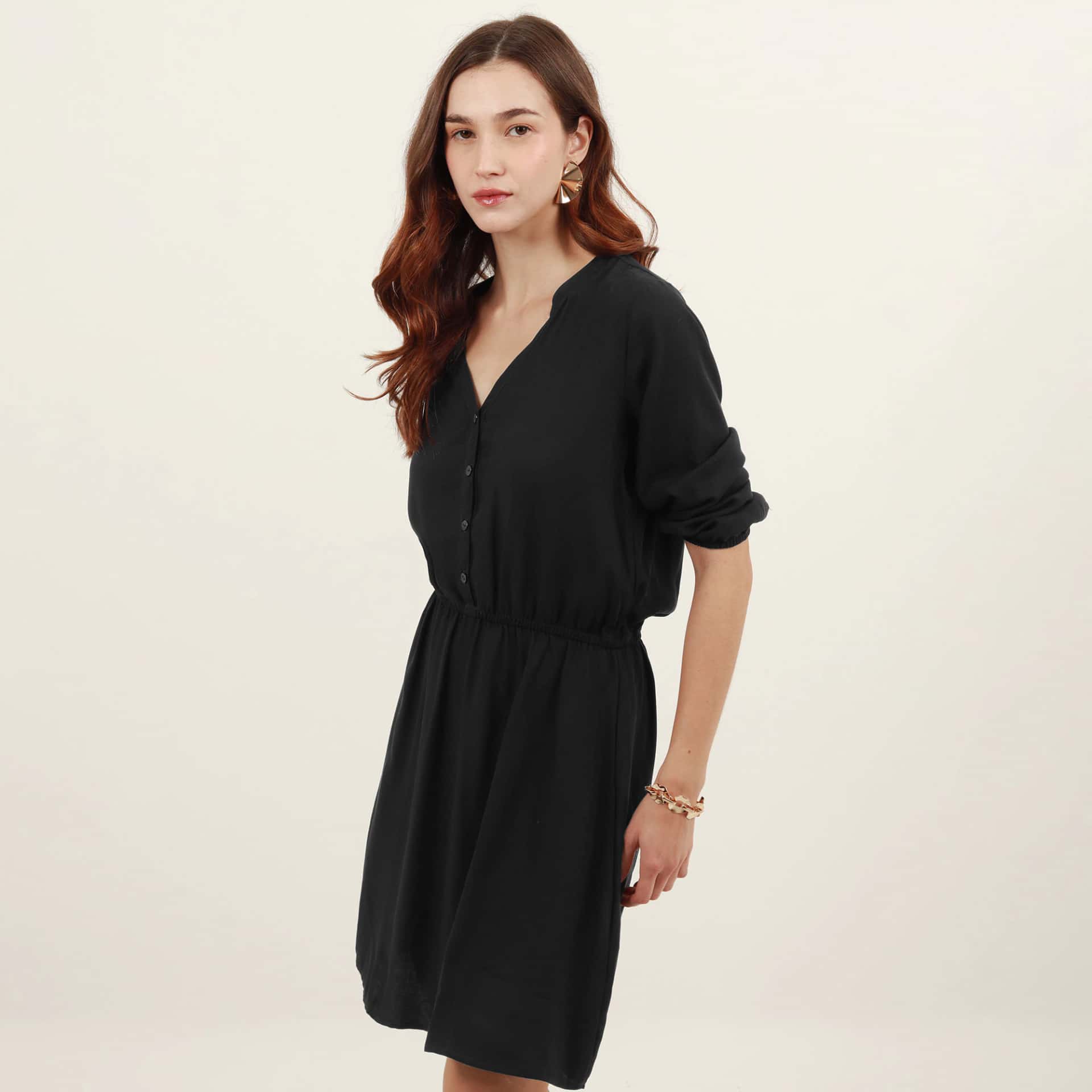 Vestido safary midi cuello nerú con ajuste en cintura - miniatura 3