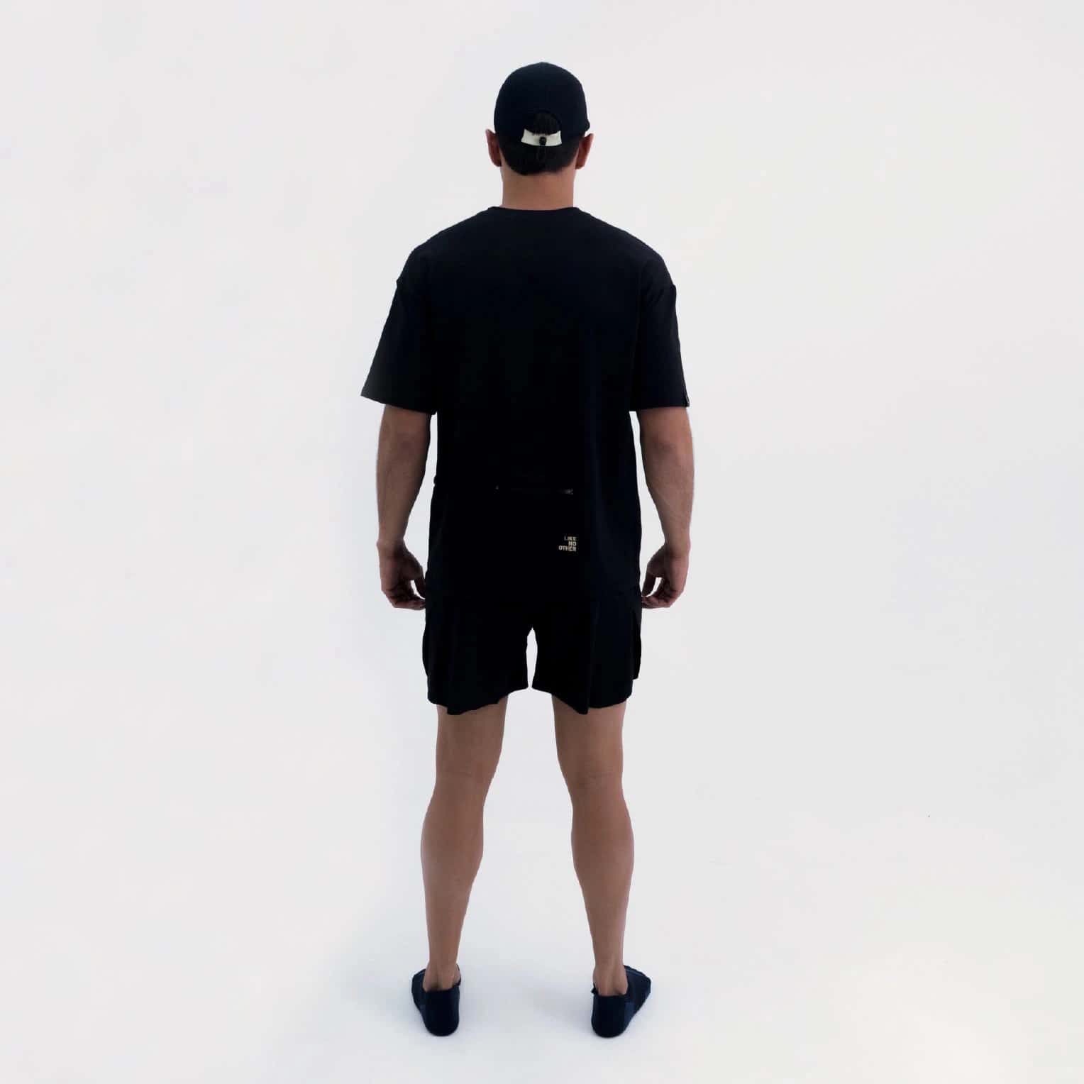 CAMISETA LIFESTYLE MANGA CORTA ROAM OVERSIZE BLACK PARA HOMBRE - miniatura 3