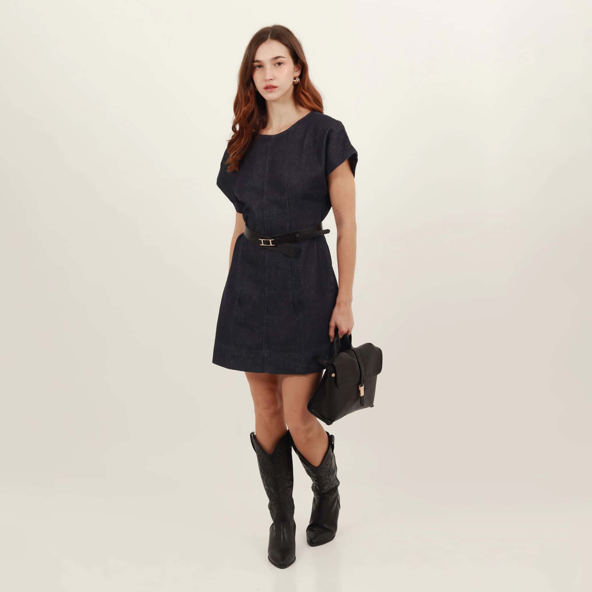 Vestido corto escote redondo en denim