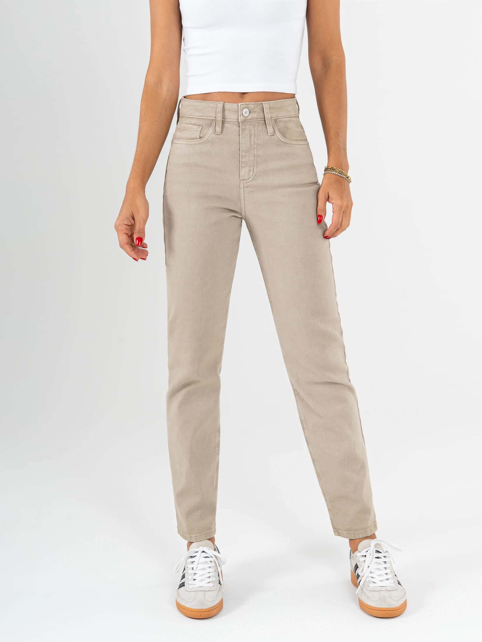 Ref: 069851 Pantalón mom fit stretch, tiro alto, tono arena.