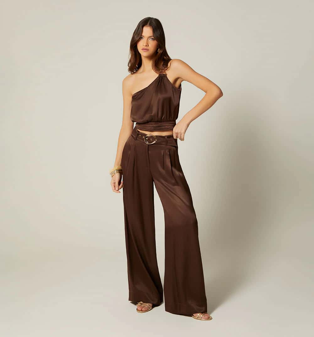 Pantalon tiro alto con correa