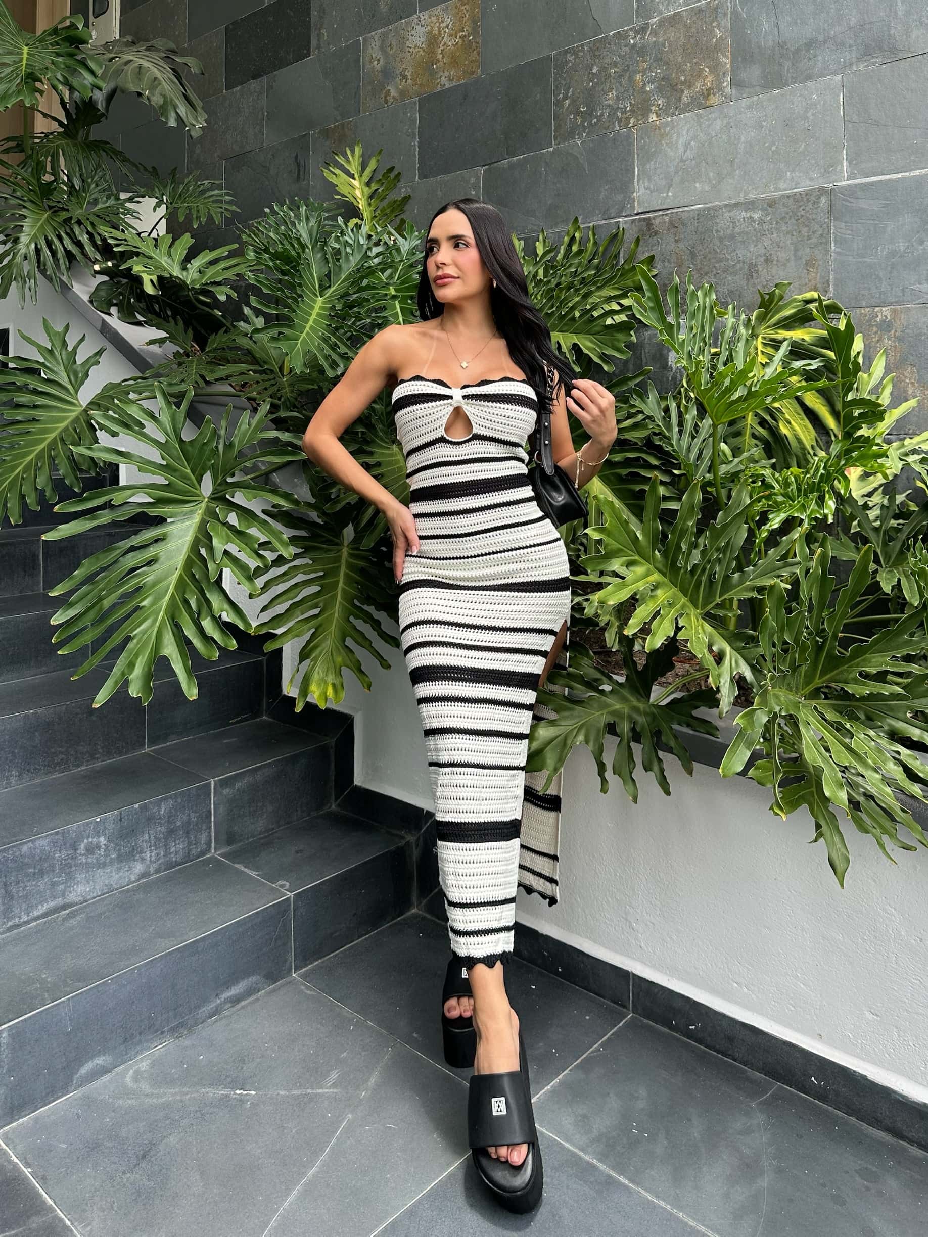 VESTIDO  EMILY BLACO x NEGRO