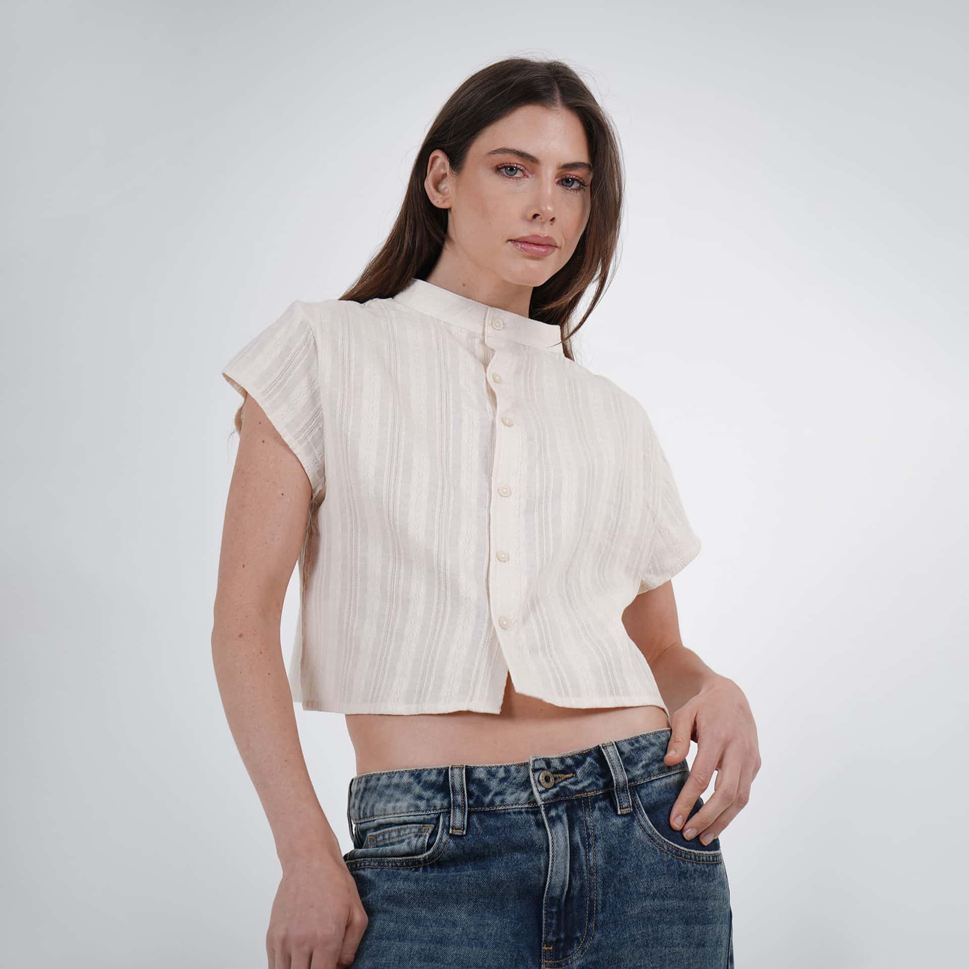 Blusa abierta cuello nerú manga corta doble función con textura