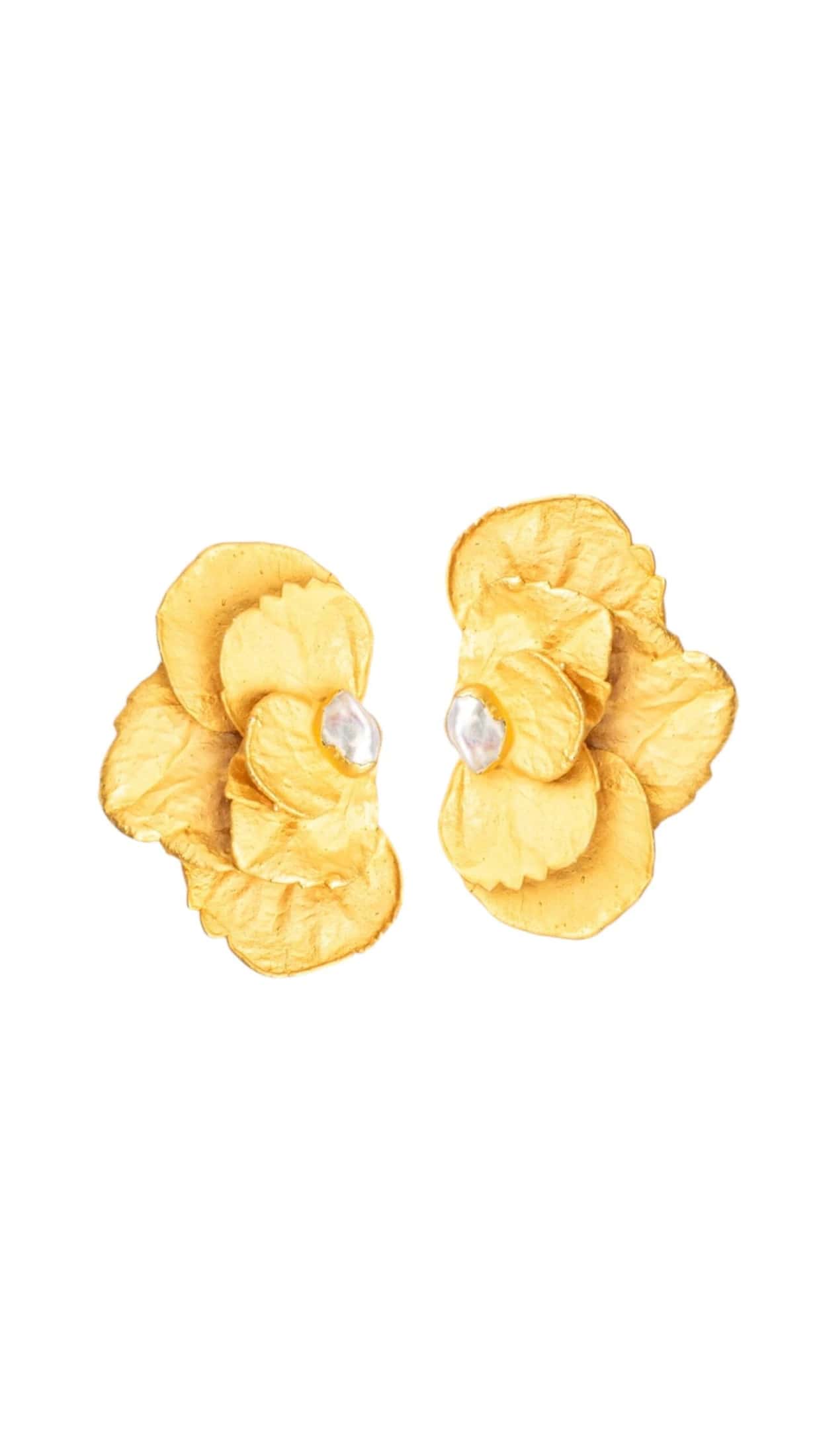 DECONSTRUCTED HYDRANGEAS PEARL STUD