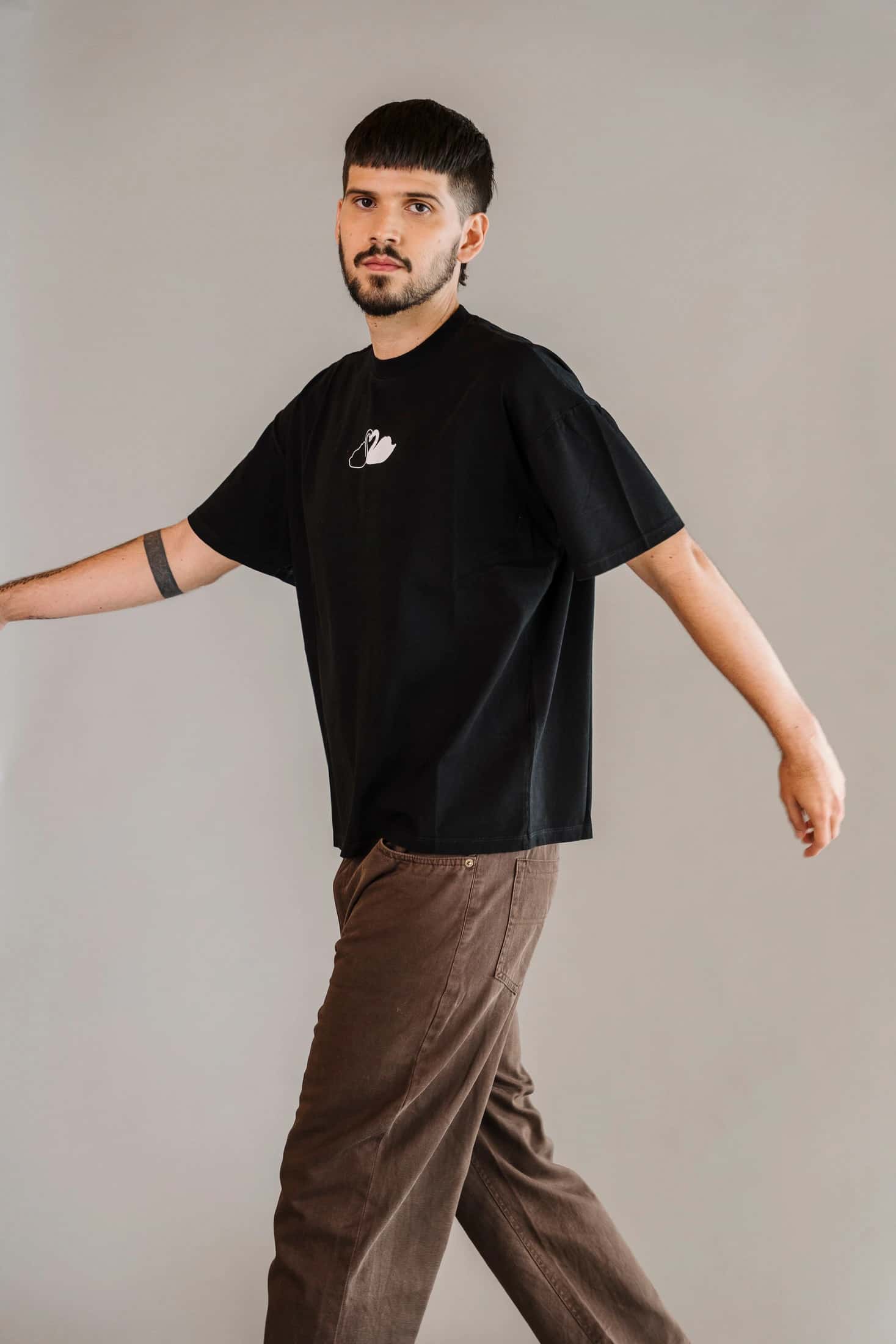 Camiseta unisex CISNES ENAMORADOS - miniatura 5