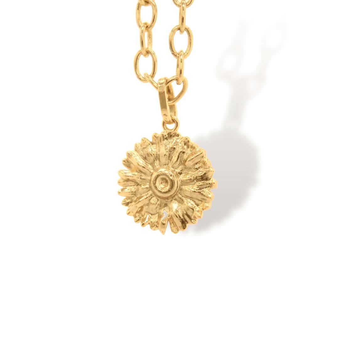Cadena con flor de margarita mediana