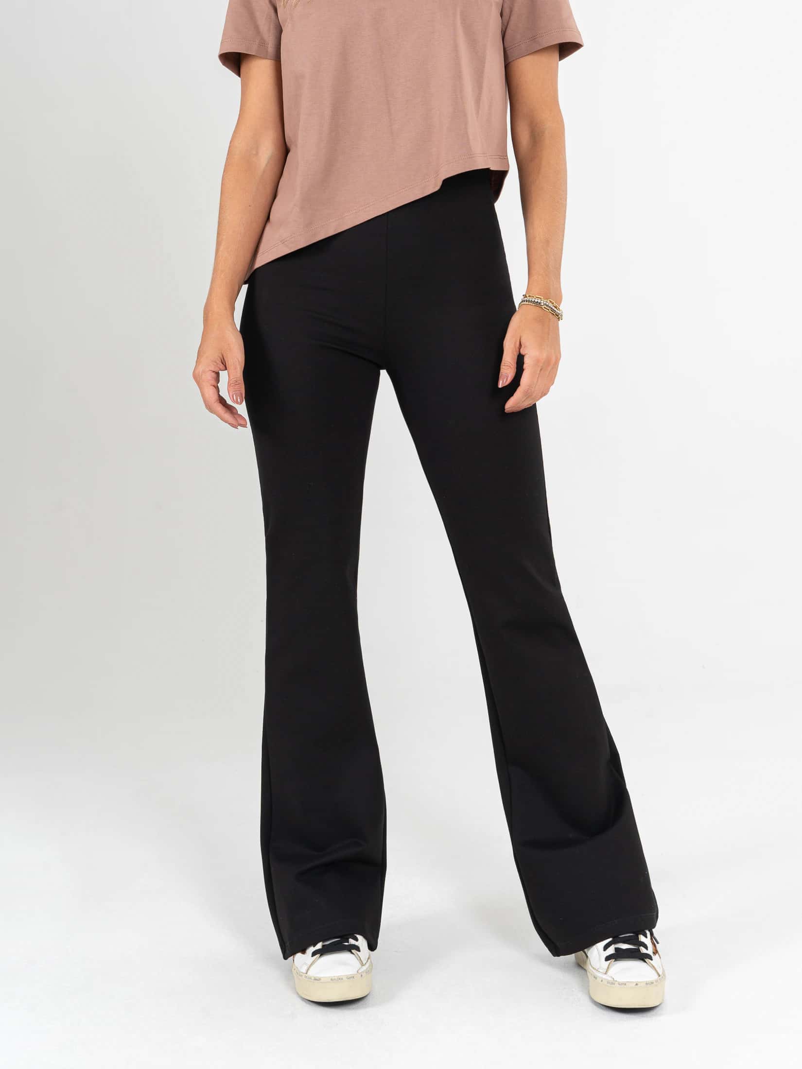 Ref: 0610689 Pantalón flare stretch, tipo legging, tiro alto, tono negro