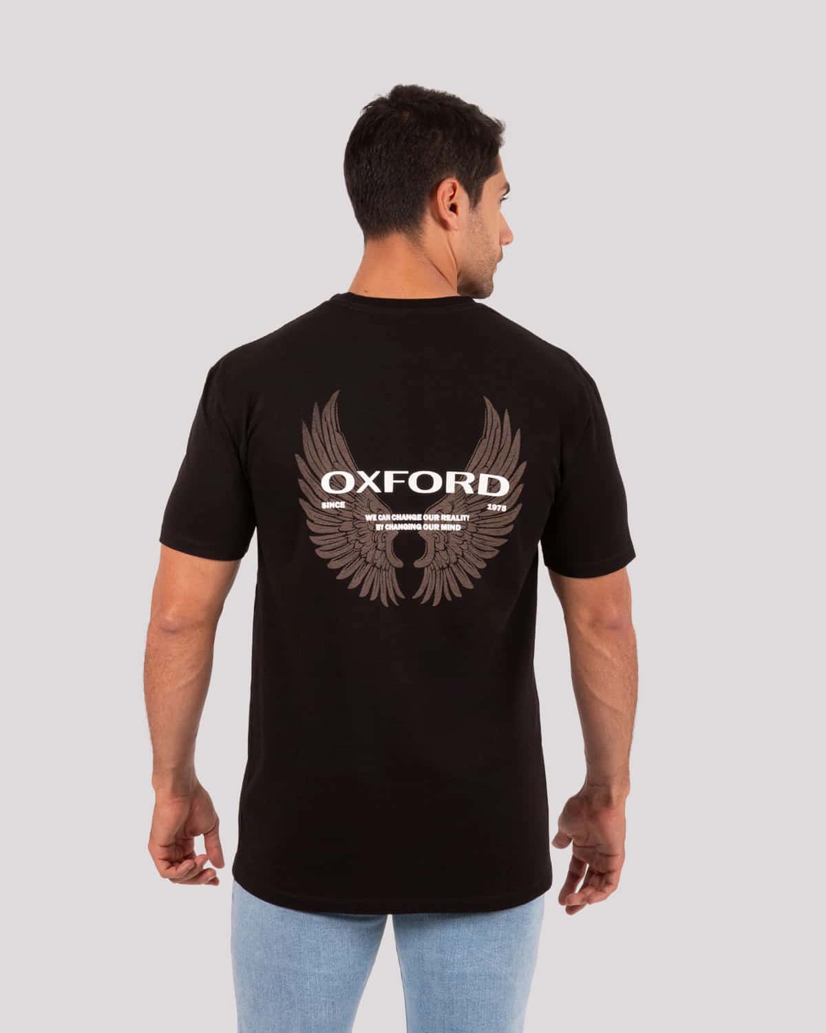 Camiseta negro estampado espalda para hombre