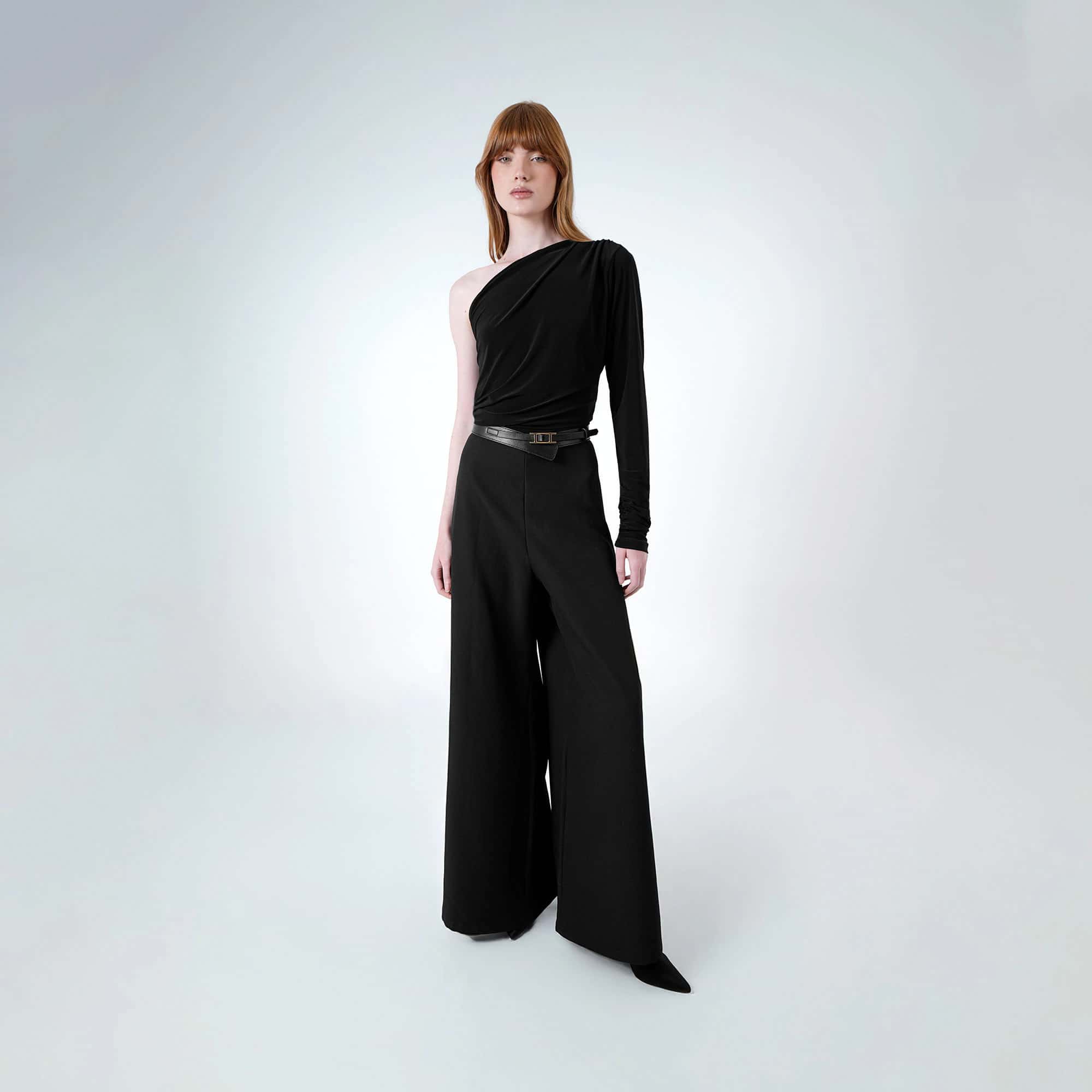 Vestido enterizo largo cuello asimétrico elegante