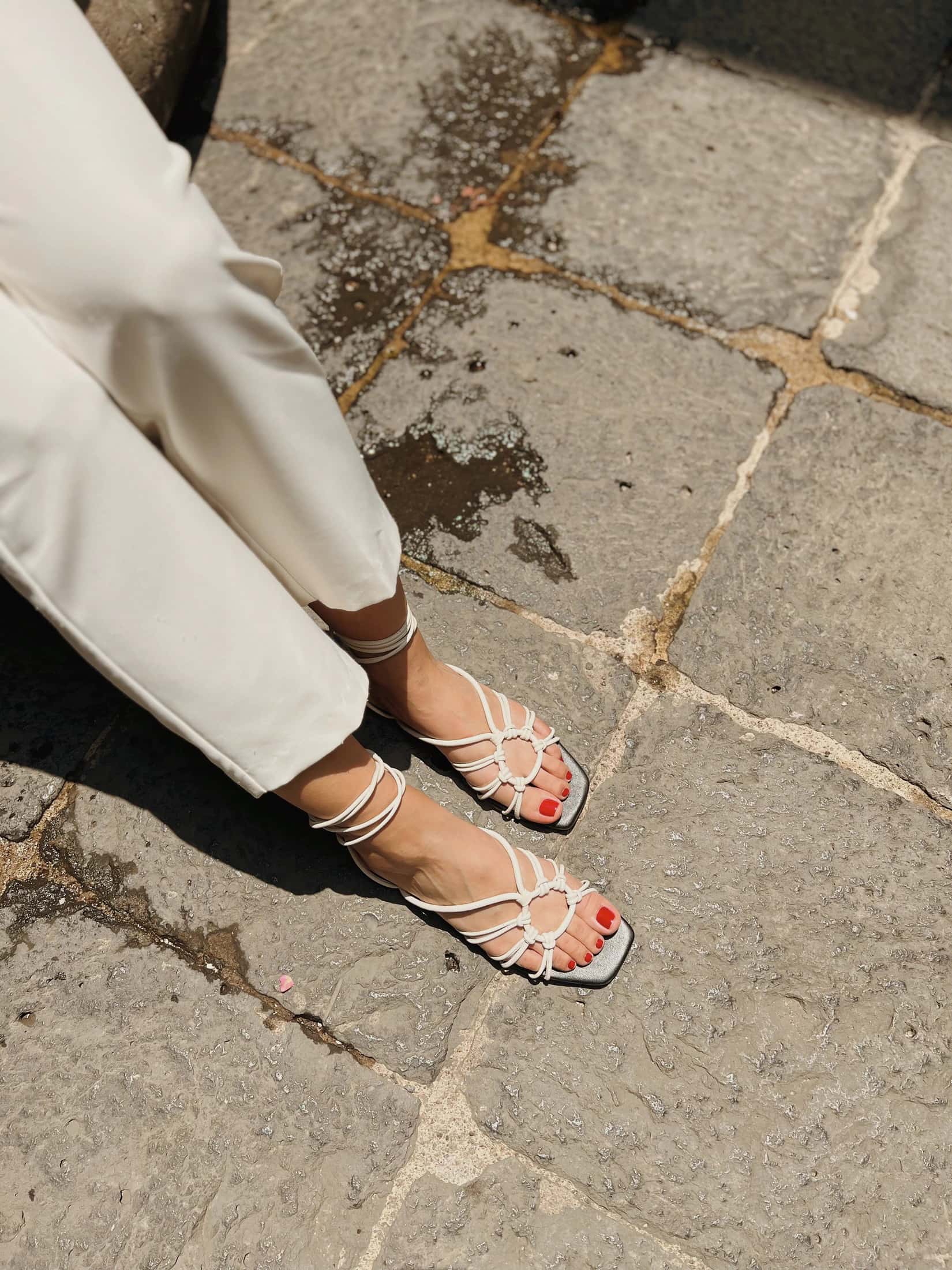 Sandalias Blanco y Negro Coco