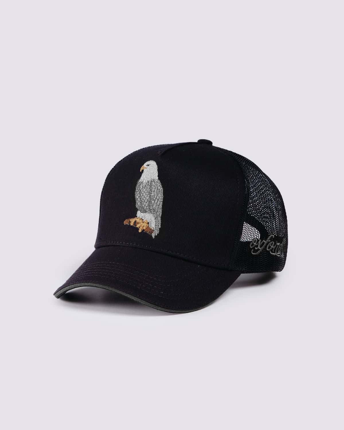 Gorra negra bordado aguila