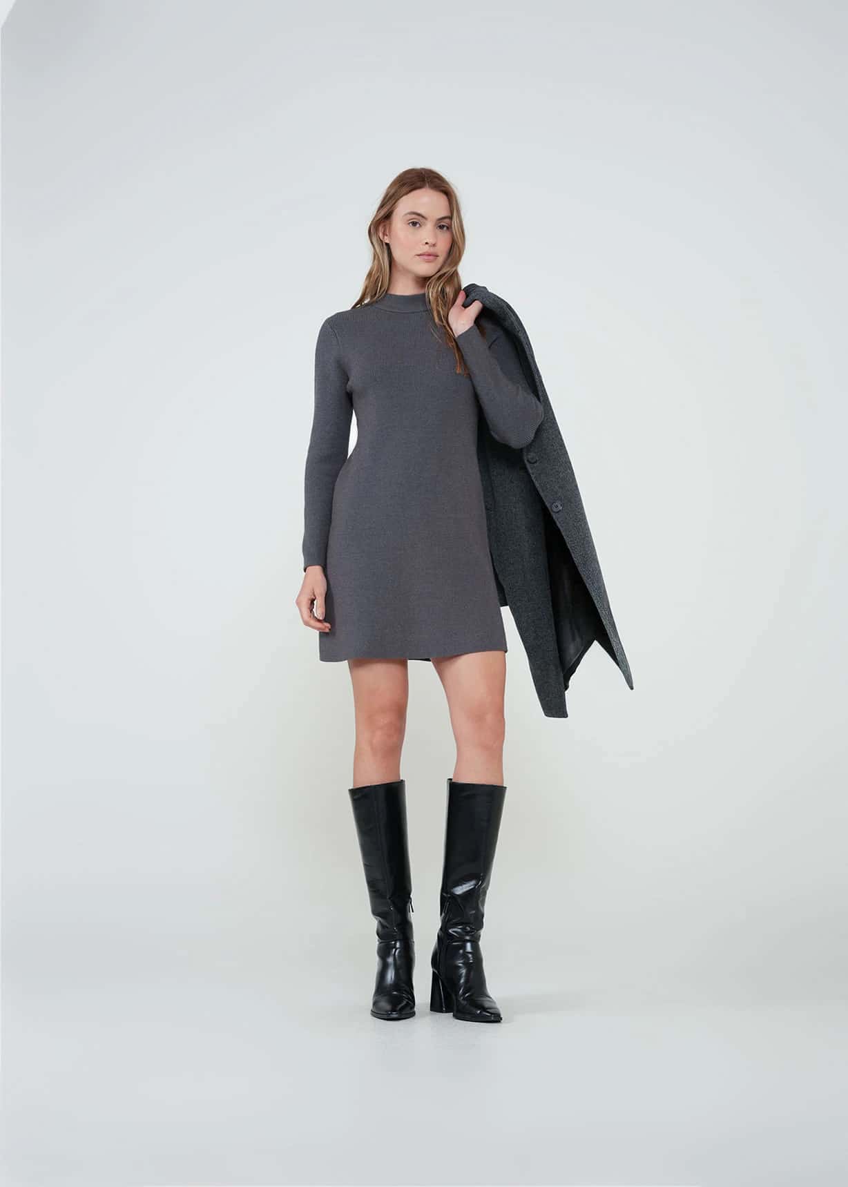 Vestido corto de manga larga