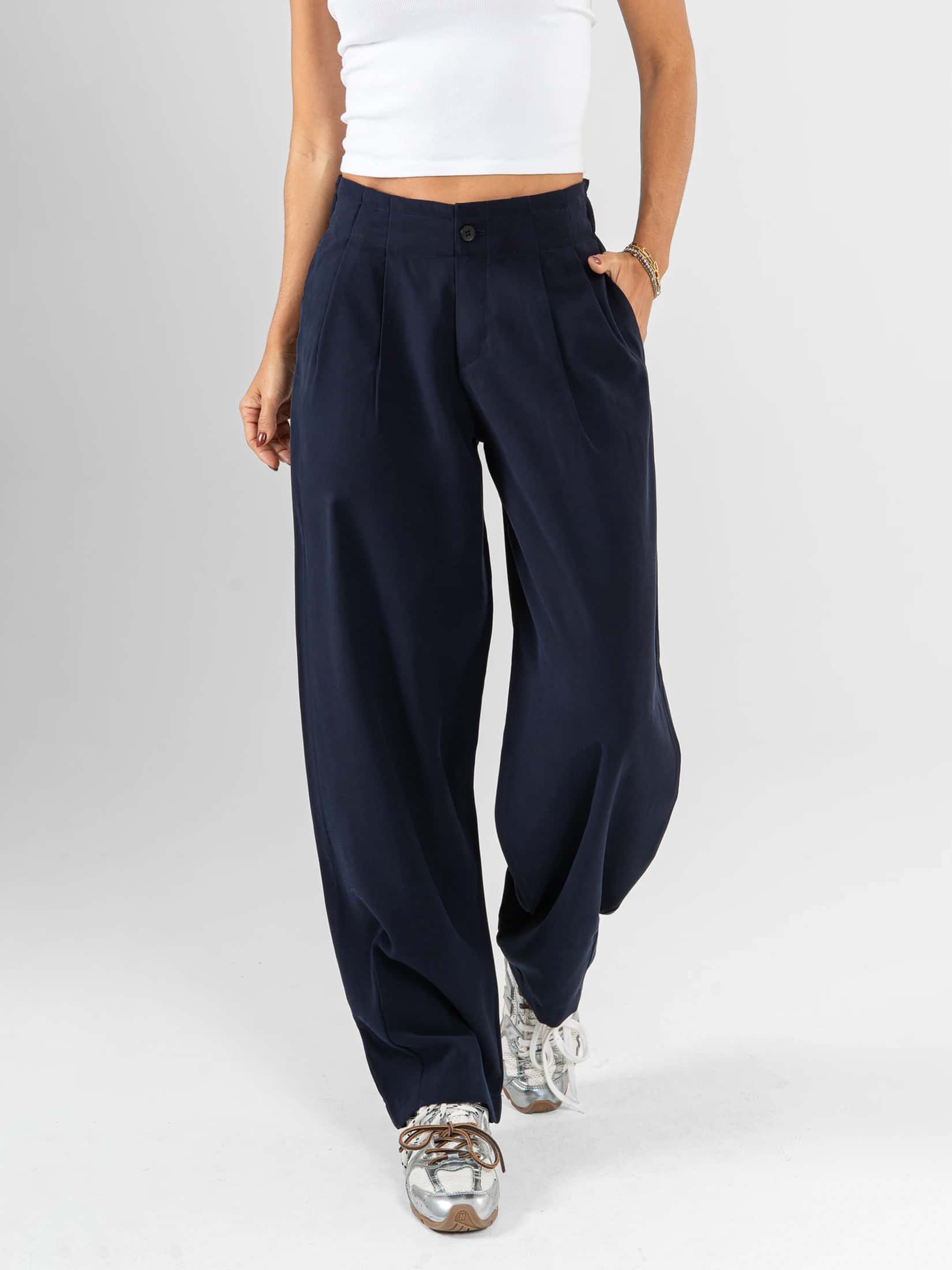 Ref: 0620496 Pantalón baggy, tejido plano liviano, tiro alto, con prenses, tono azul oscuro