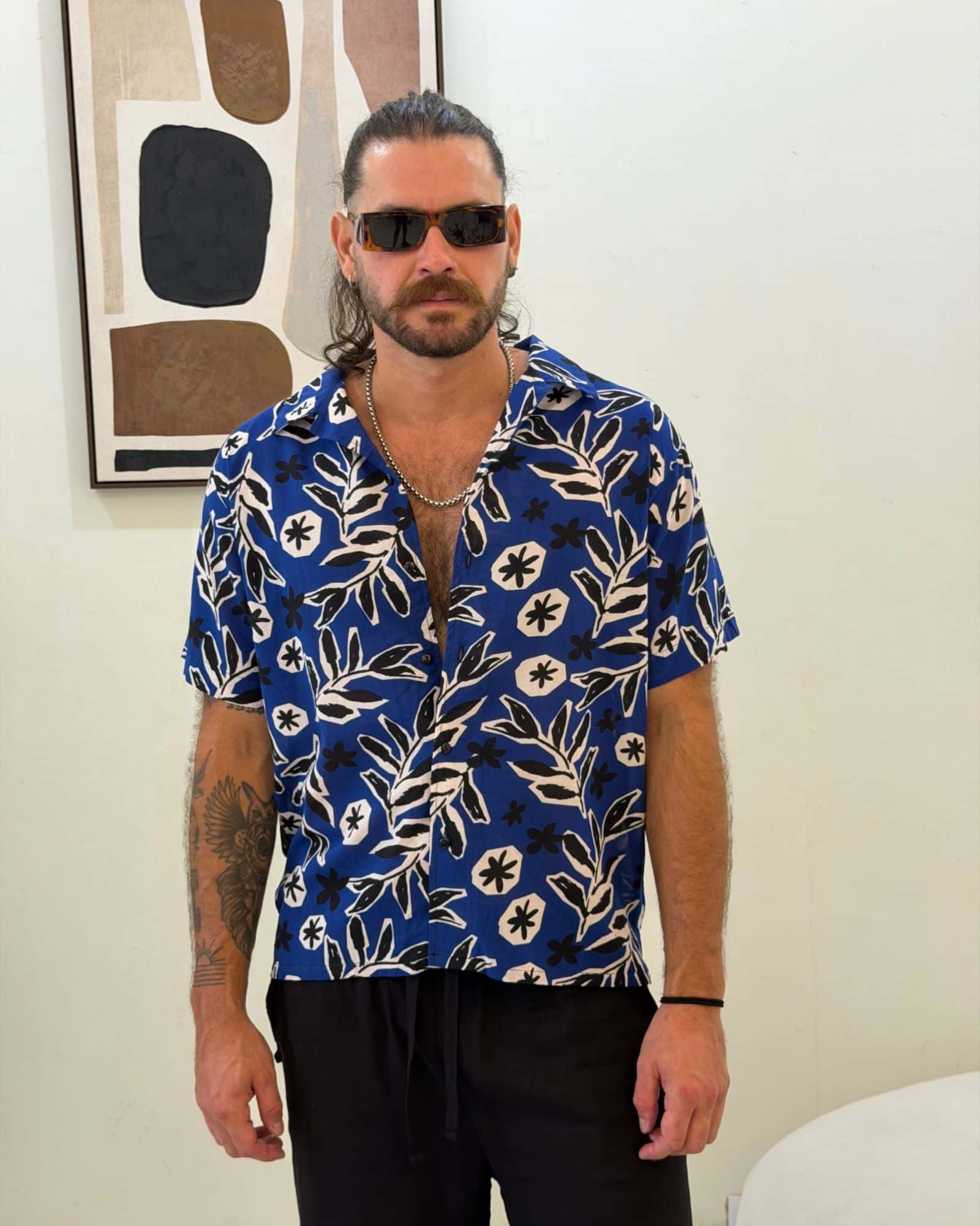Camisa 3/4 dark blue flowers