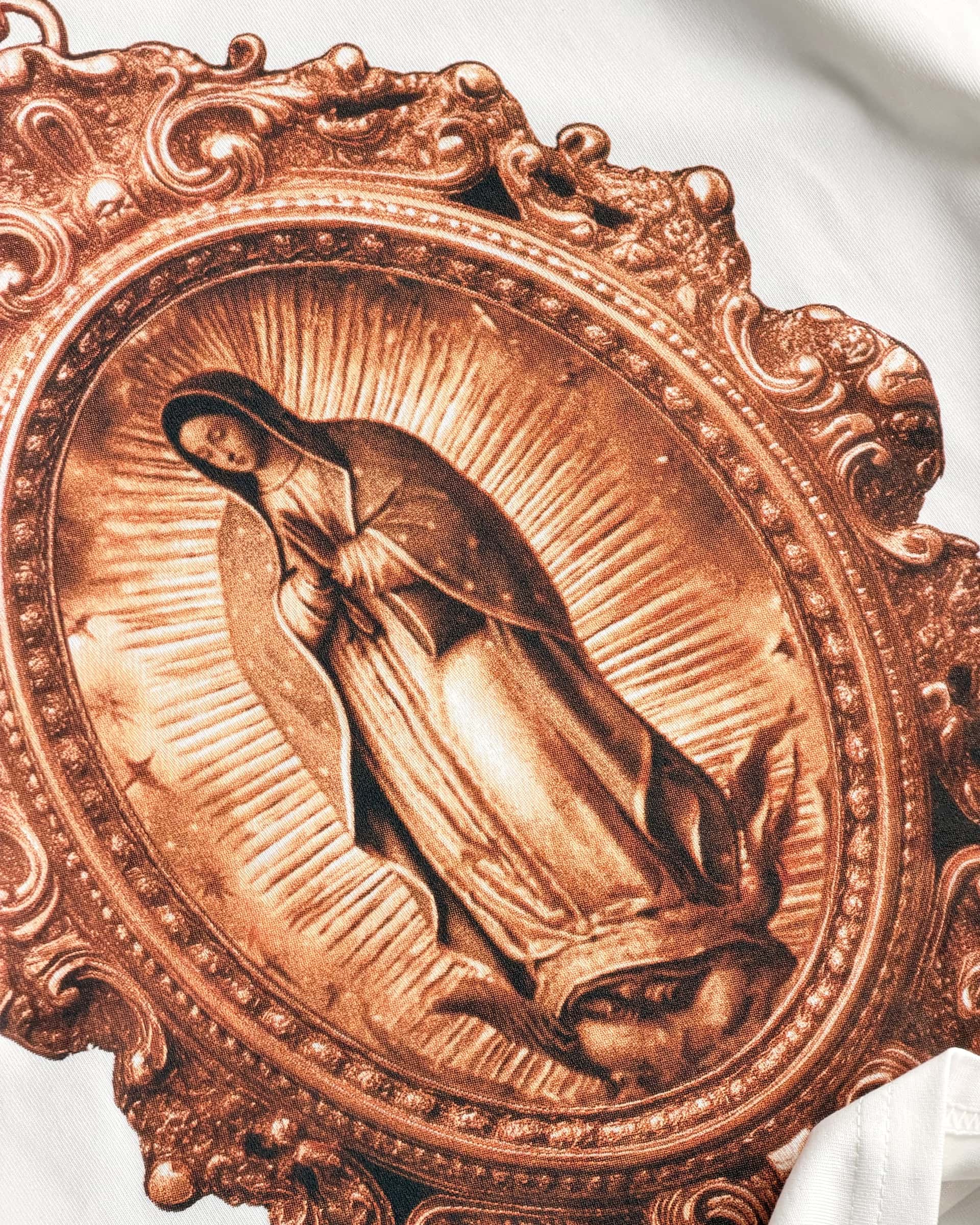 Camiseta Blanca Virgen Ft Nanpa Básico - Que Tin y Que Tan - miniatura 2