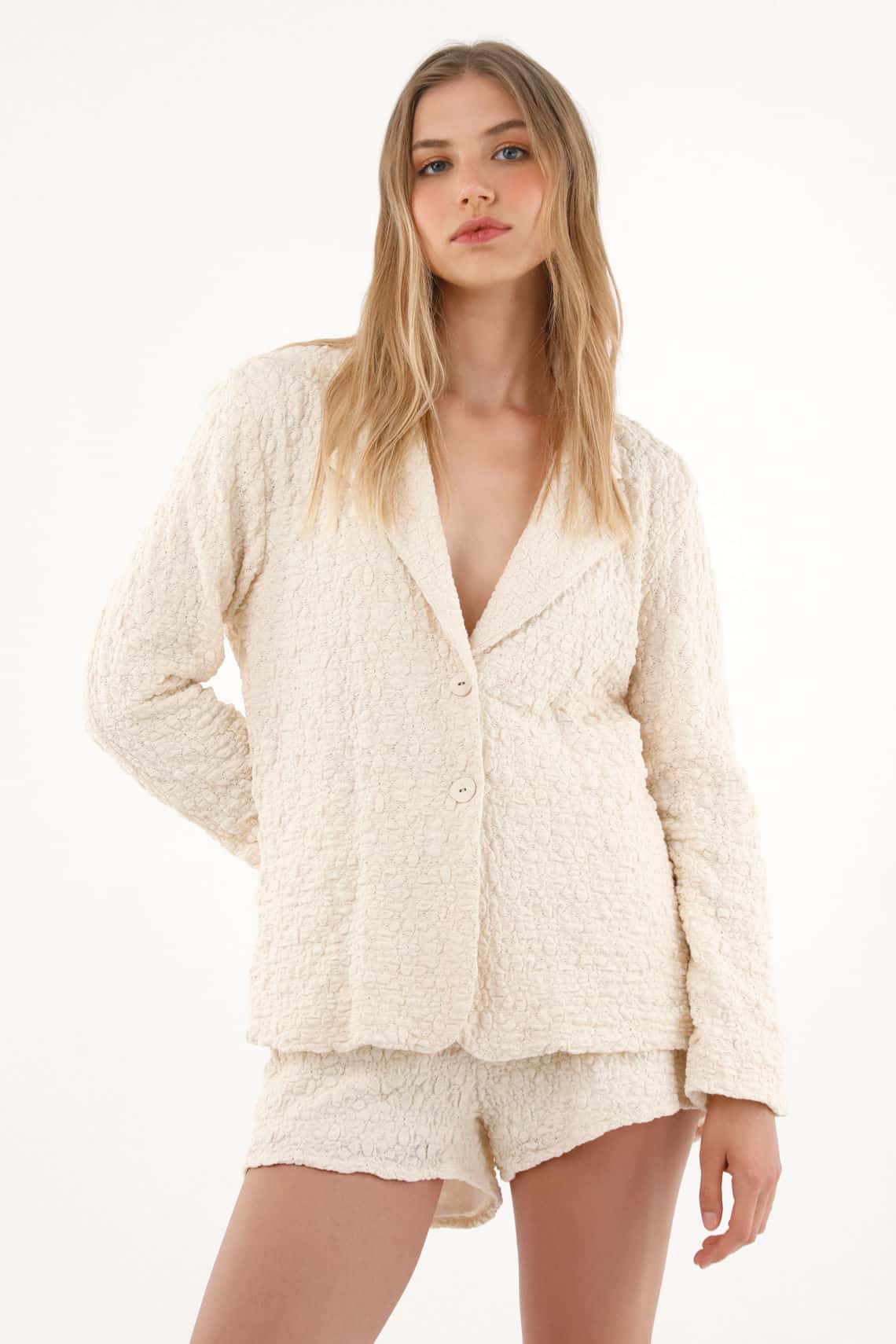 Abrigo tipo blazer crudo para mujer