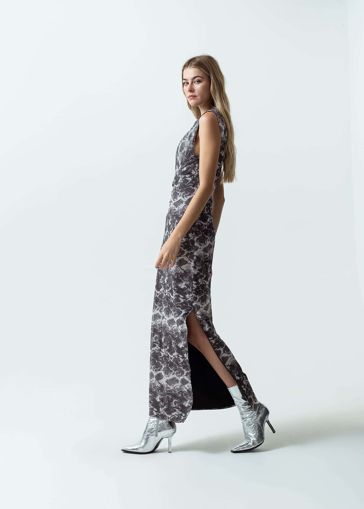 Vestido largo con estampado pitón para fin de semana