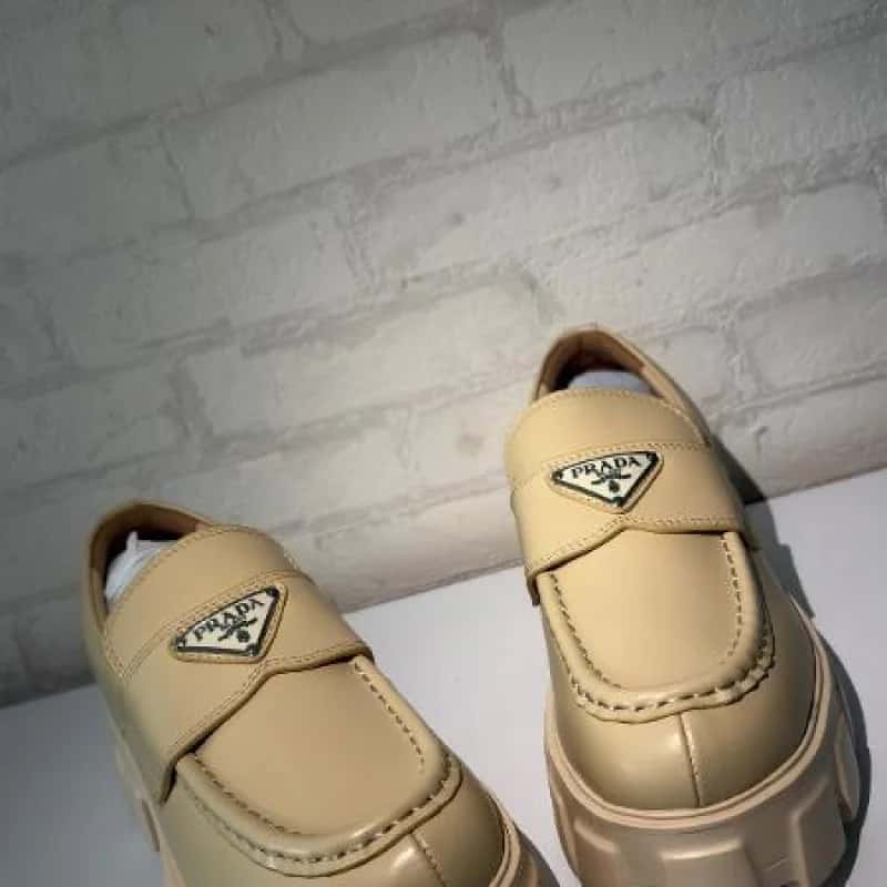 MOCASINE PRADA NUDE