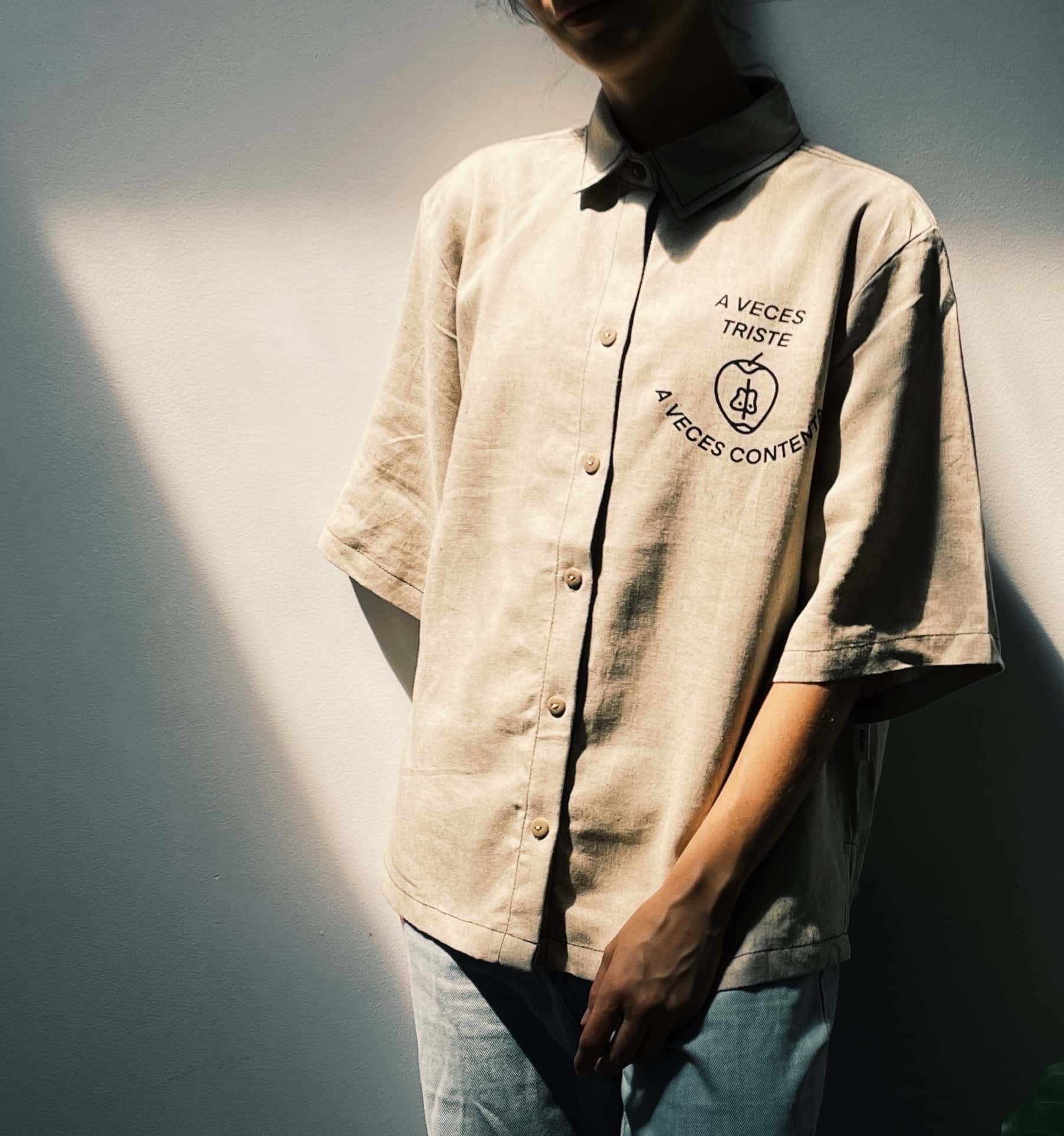 Camisa UNISEX triste contenta - miniatura 4
