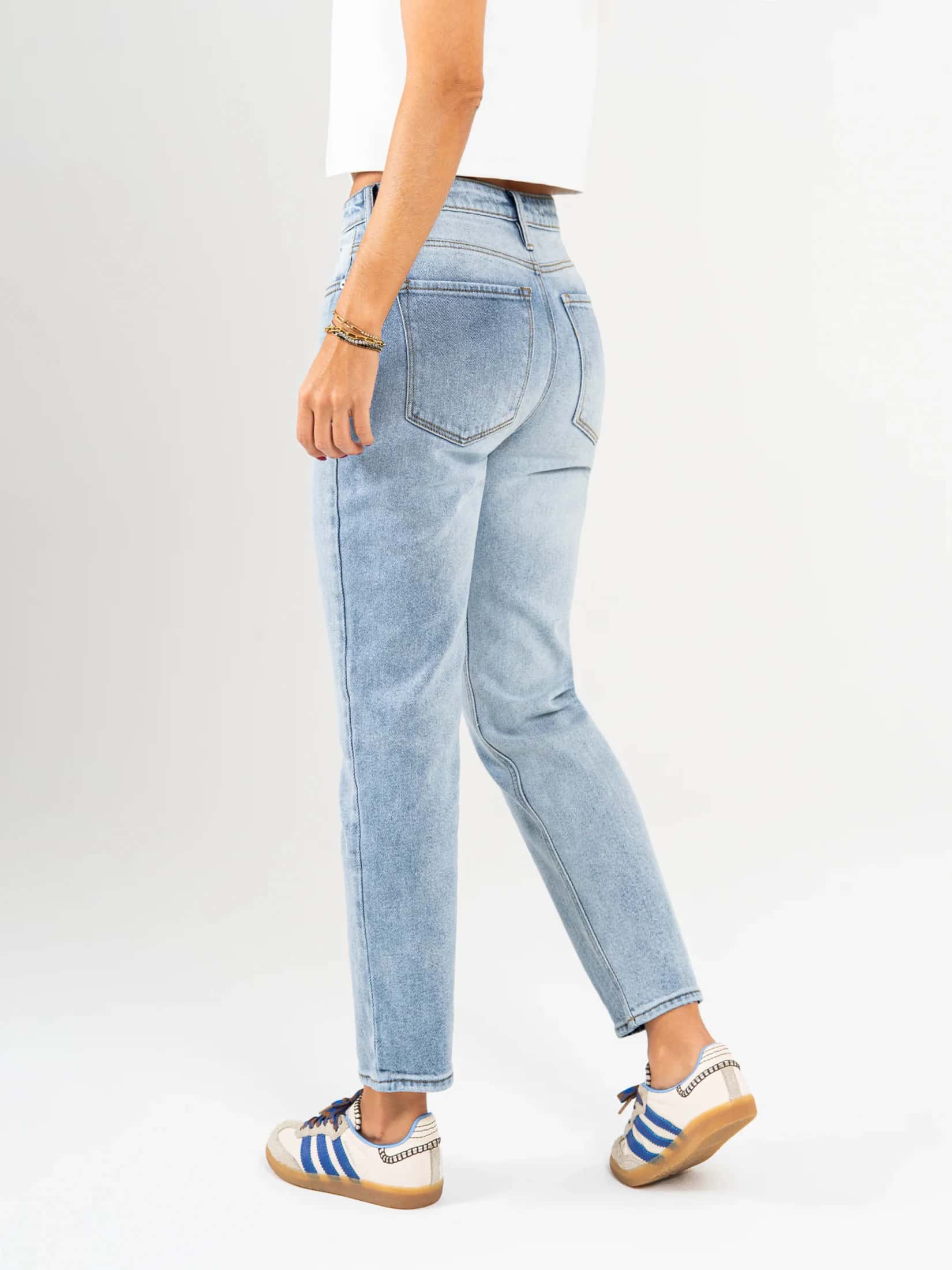 Ref: 065578 Jean Mom fit, slim cropped, stretch, tiro alto, tono azul medio claro - miniatura 3