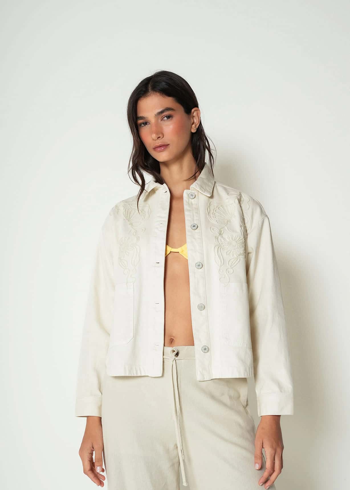 Chaqueta oversize con detalle bordado