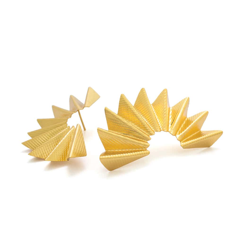 ARETES ABANICOS MEDIA LUNA GRANDES DORADOS