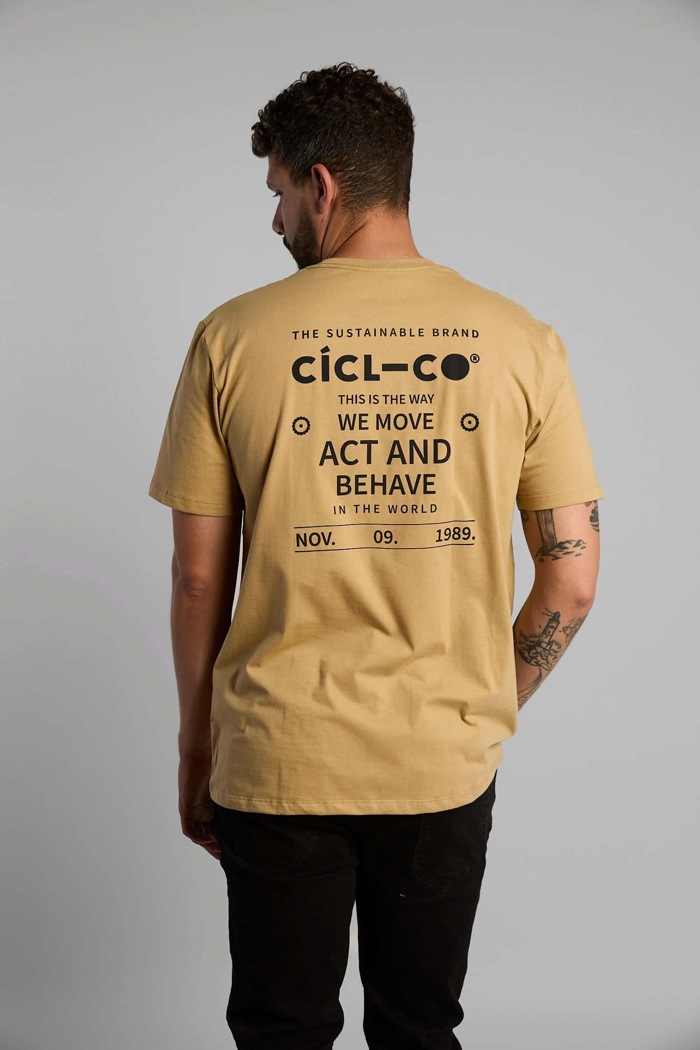 Camiseta Move Act Behave Beige