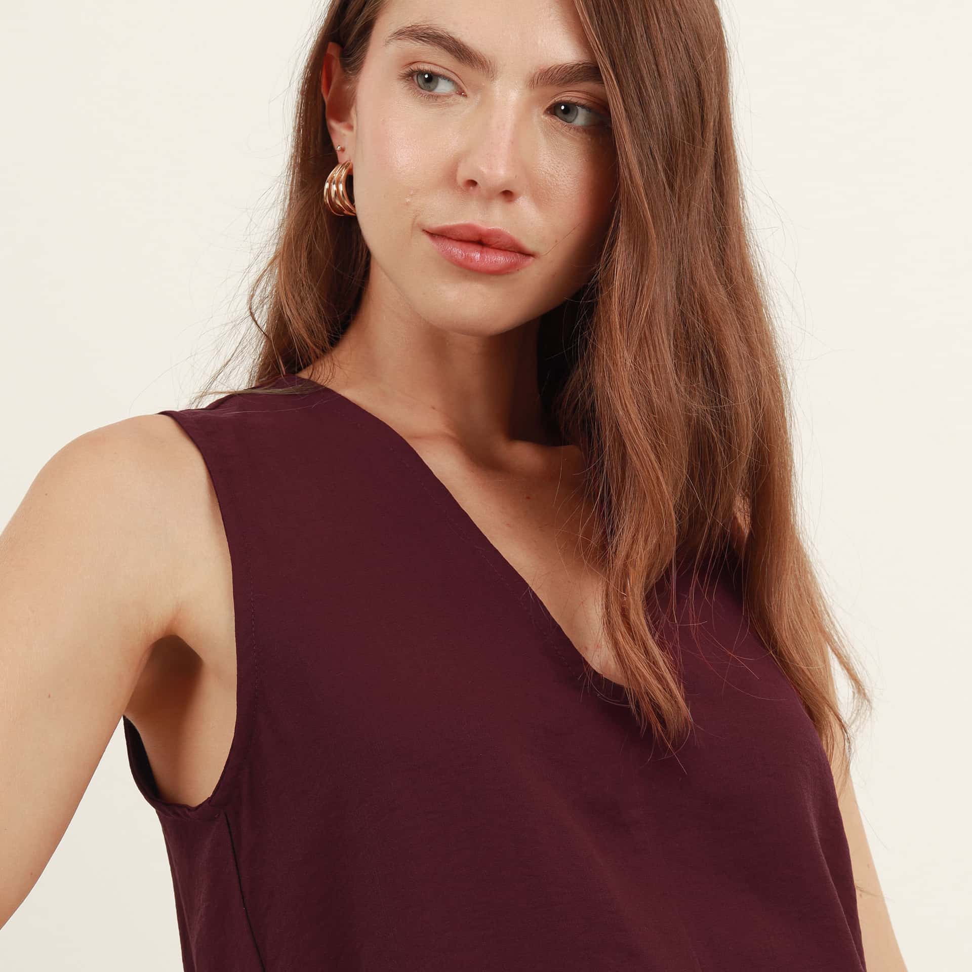 Blusa cuello en v manga sisa con bordado - miniatura 9