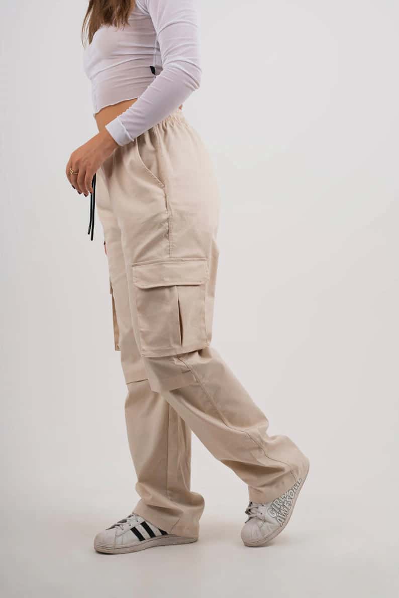 PANTALON CARGO UNISEX ESENSIALES BOTA RECTA EN DRILL MUJER - miniatura 4