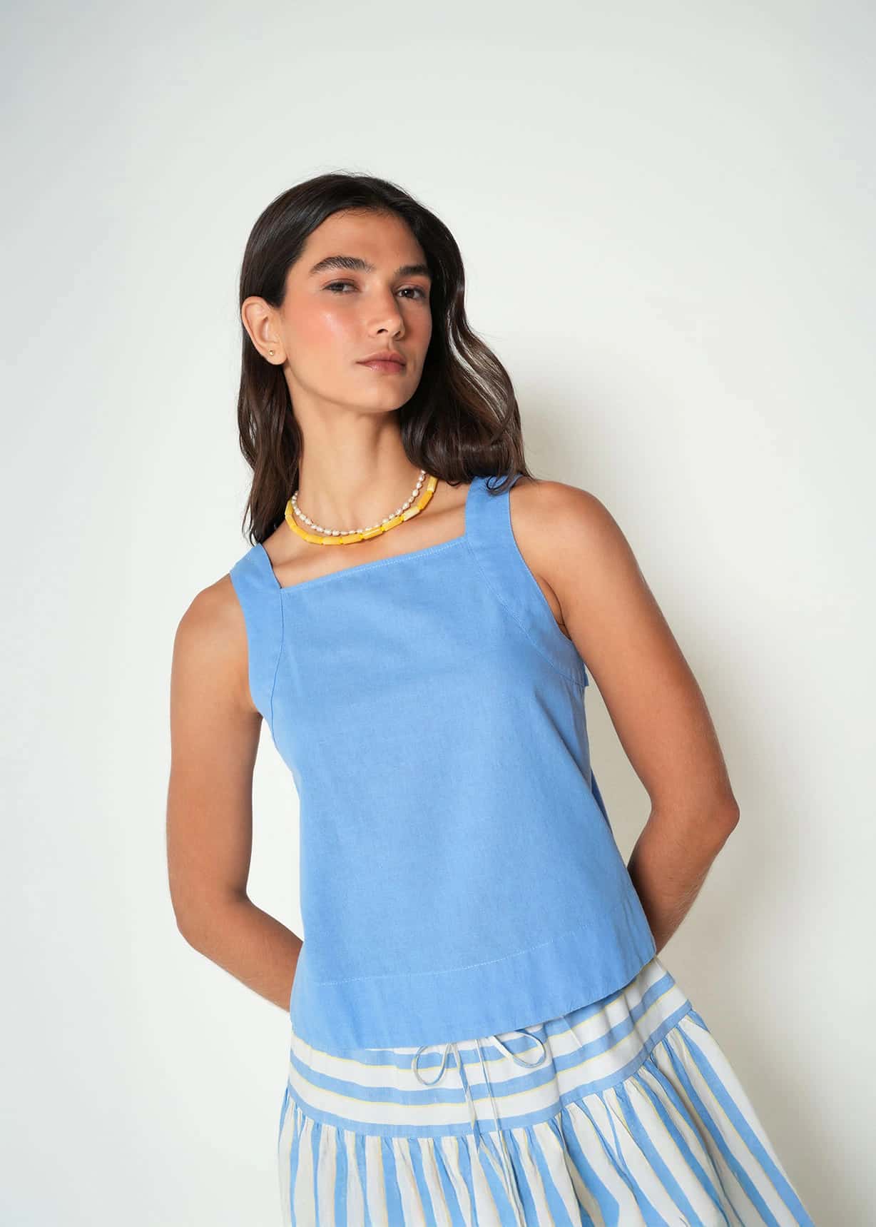 Camisa con detalle en espalda