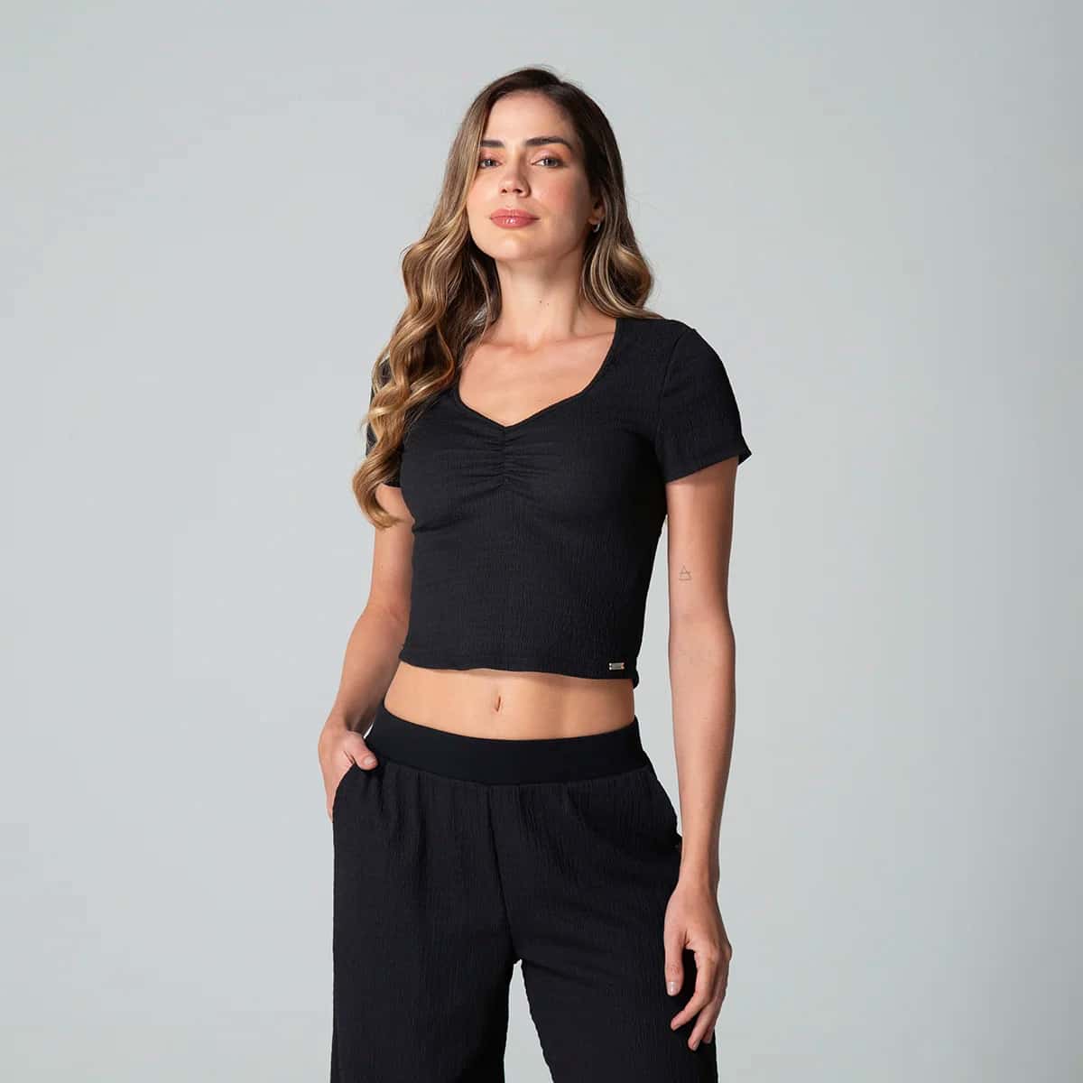 Camiseta Slim Manga Corta Rosalia