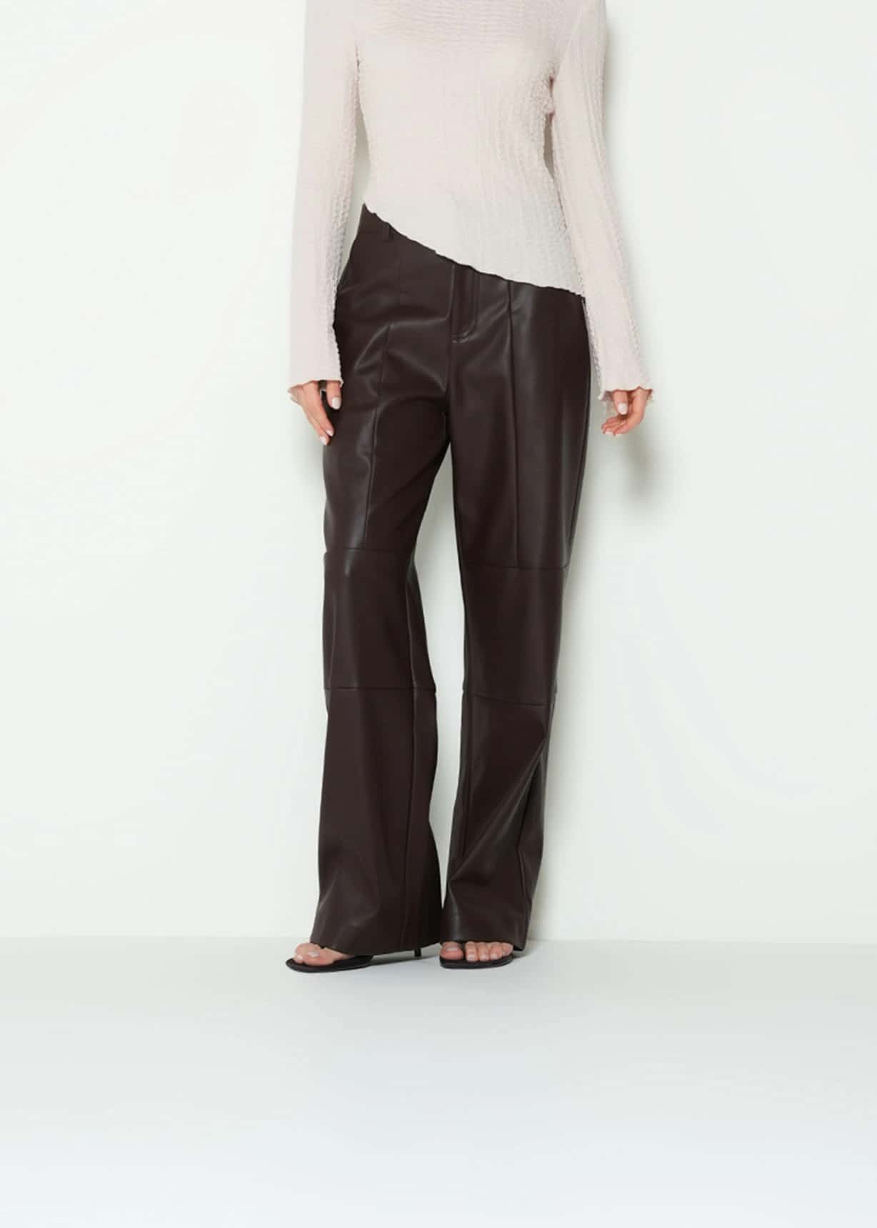 Pantalón straight tiro medio
