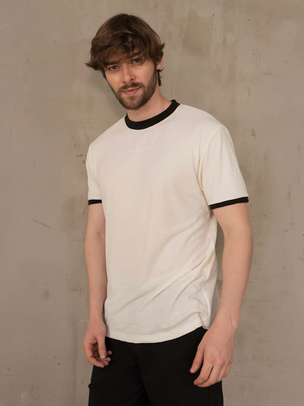 Camiseta hombre slim iza crema